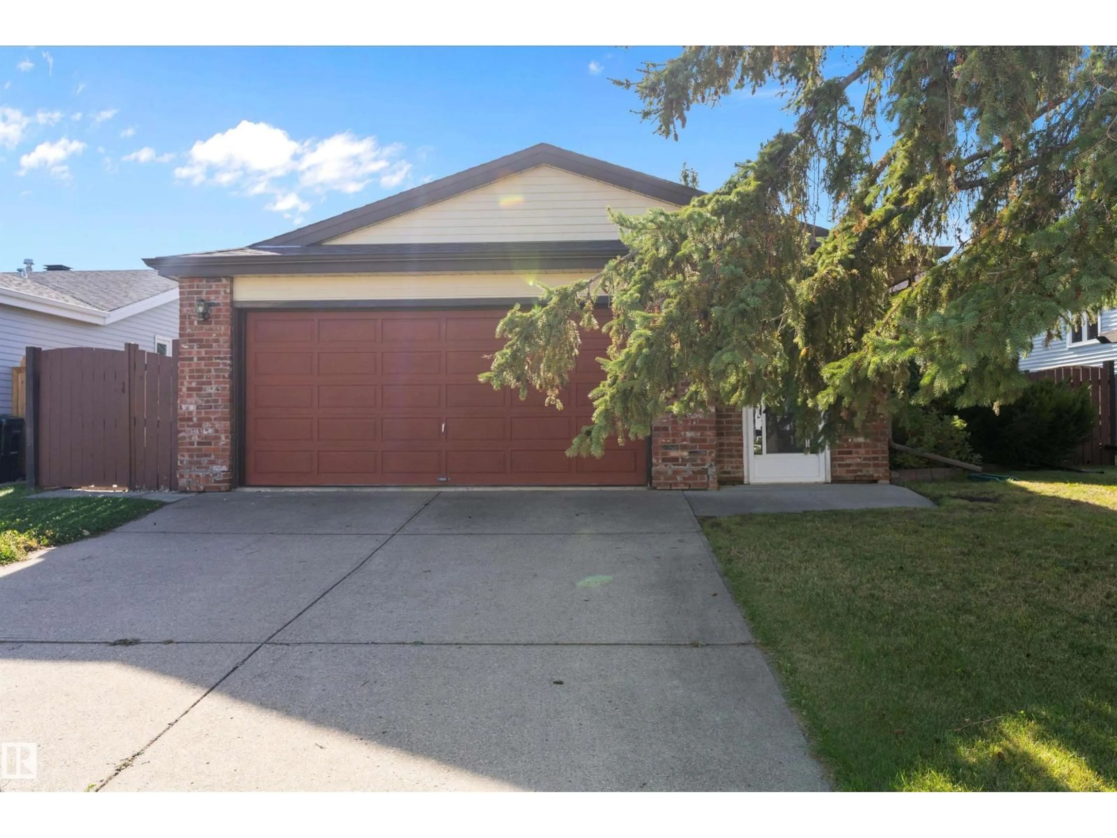 Unknown for 10435 14 AV, Edmonton Alberta T6J5R7