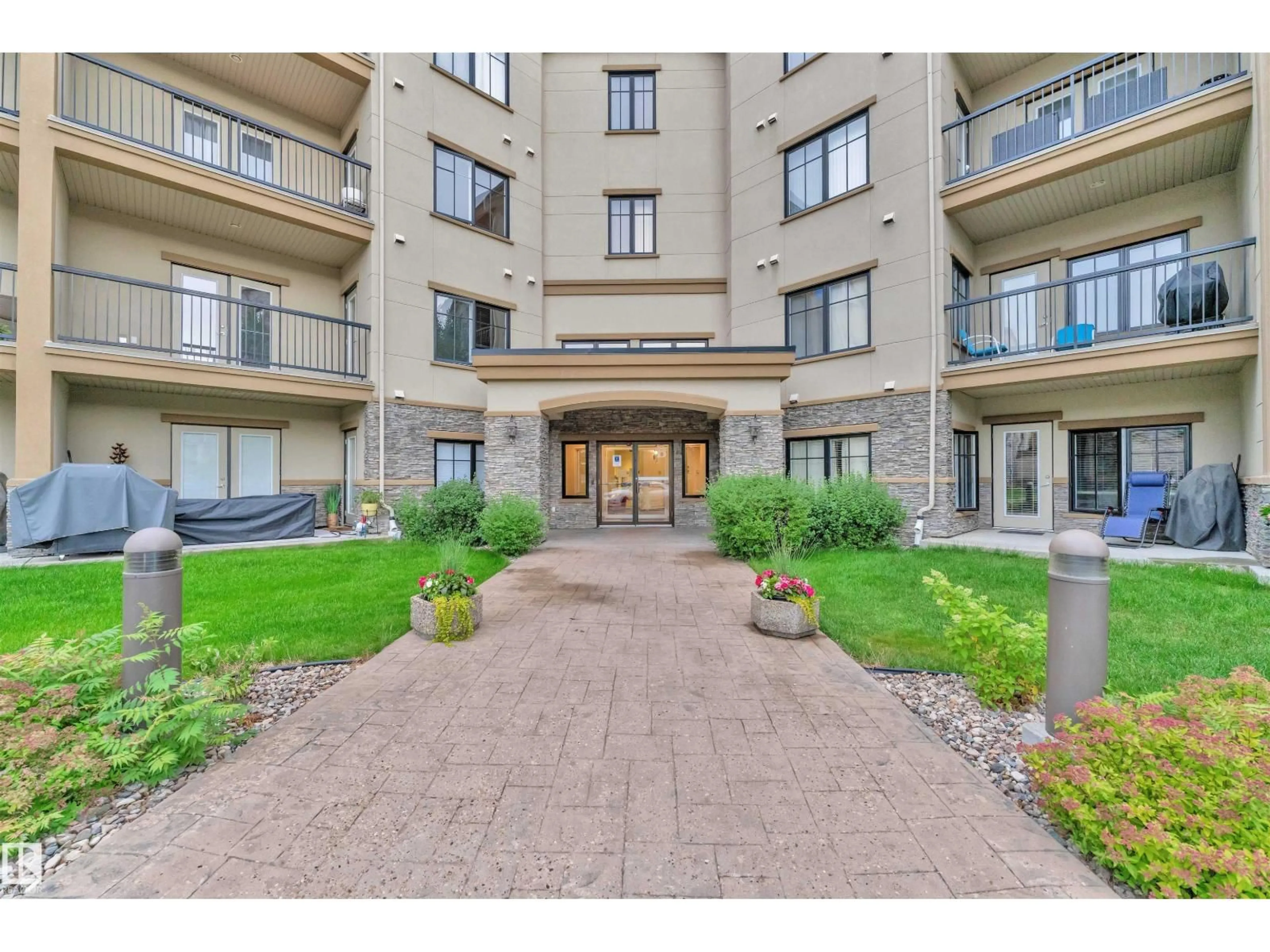Indoor foyer for 160 MAGRATH ROAD NW, Edmonton Alberta T6R3T7