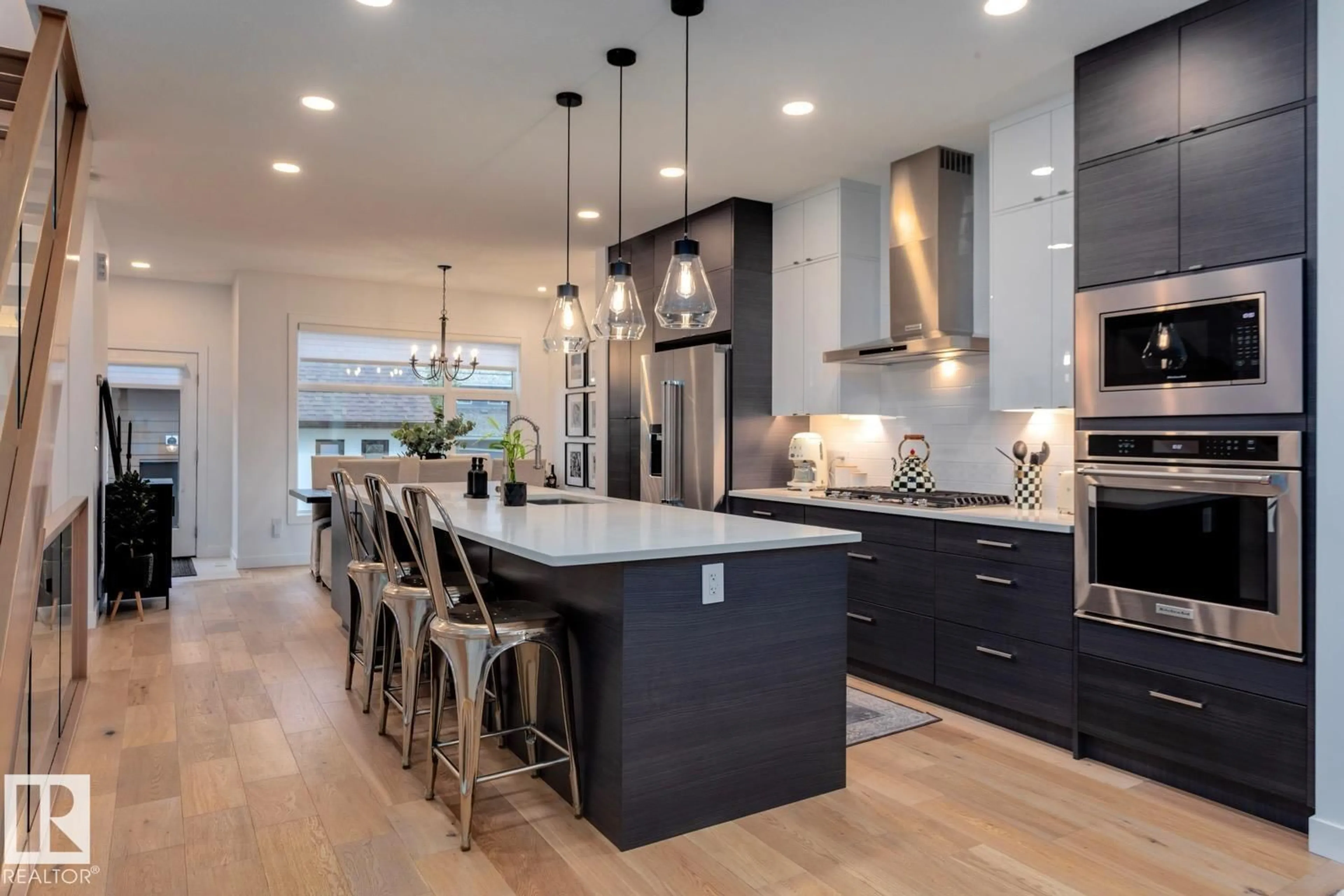Contemporary kitchen, wood/laminate floor for 14348 92A AV, Edmonton Alberta T5R5E4