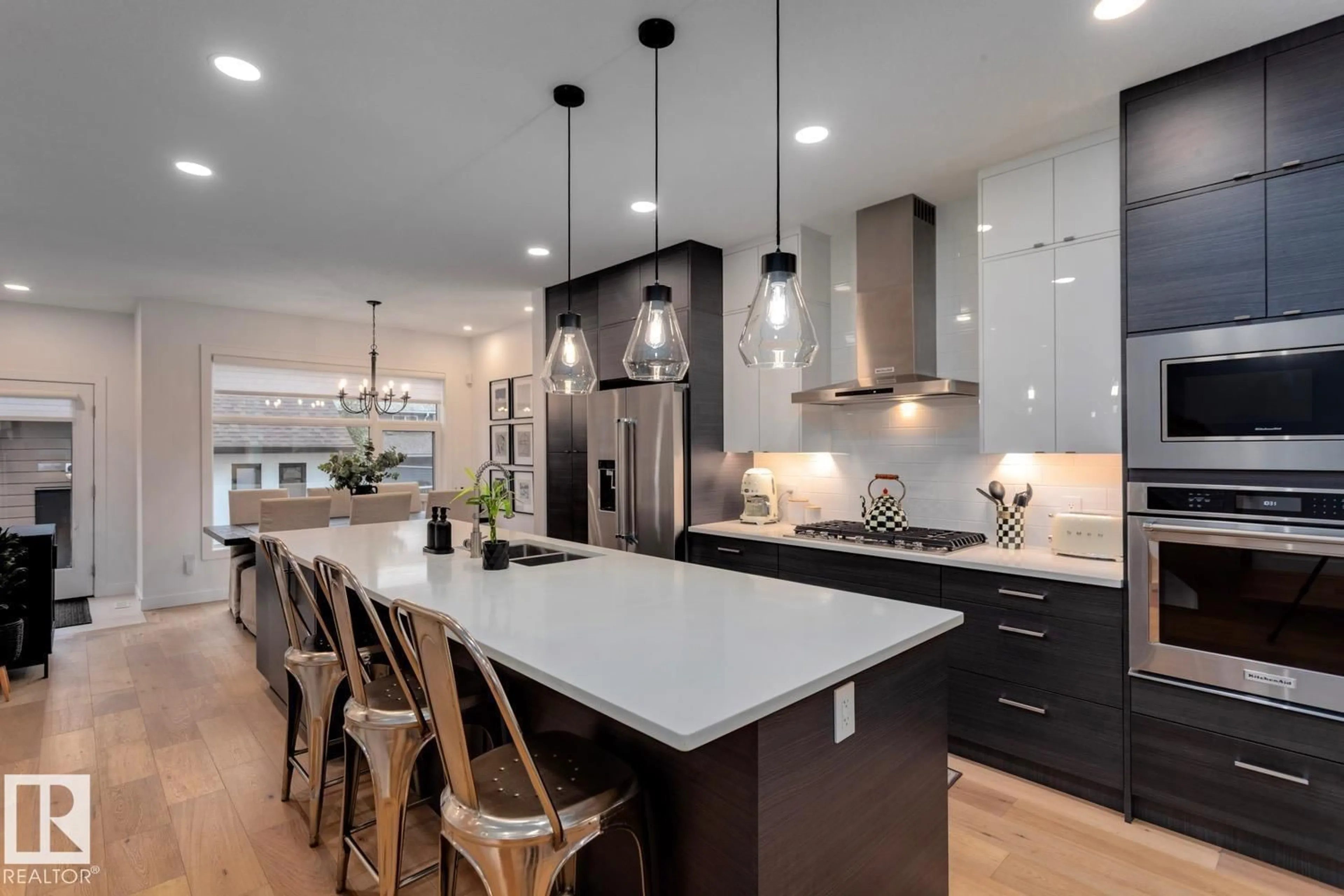 Contemporary kitchen, unknown for 14348 92A AV, Edmonton Alberta T5R5E4