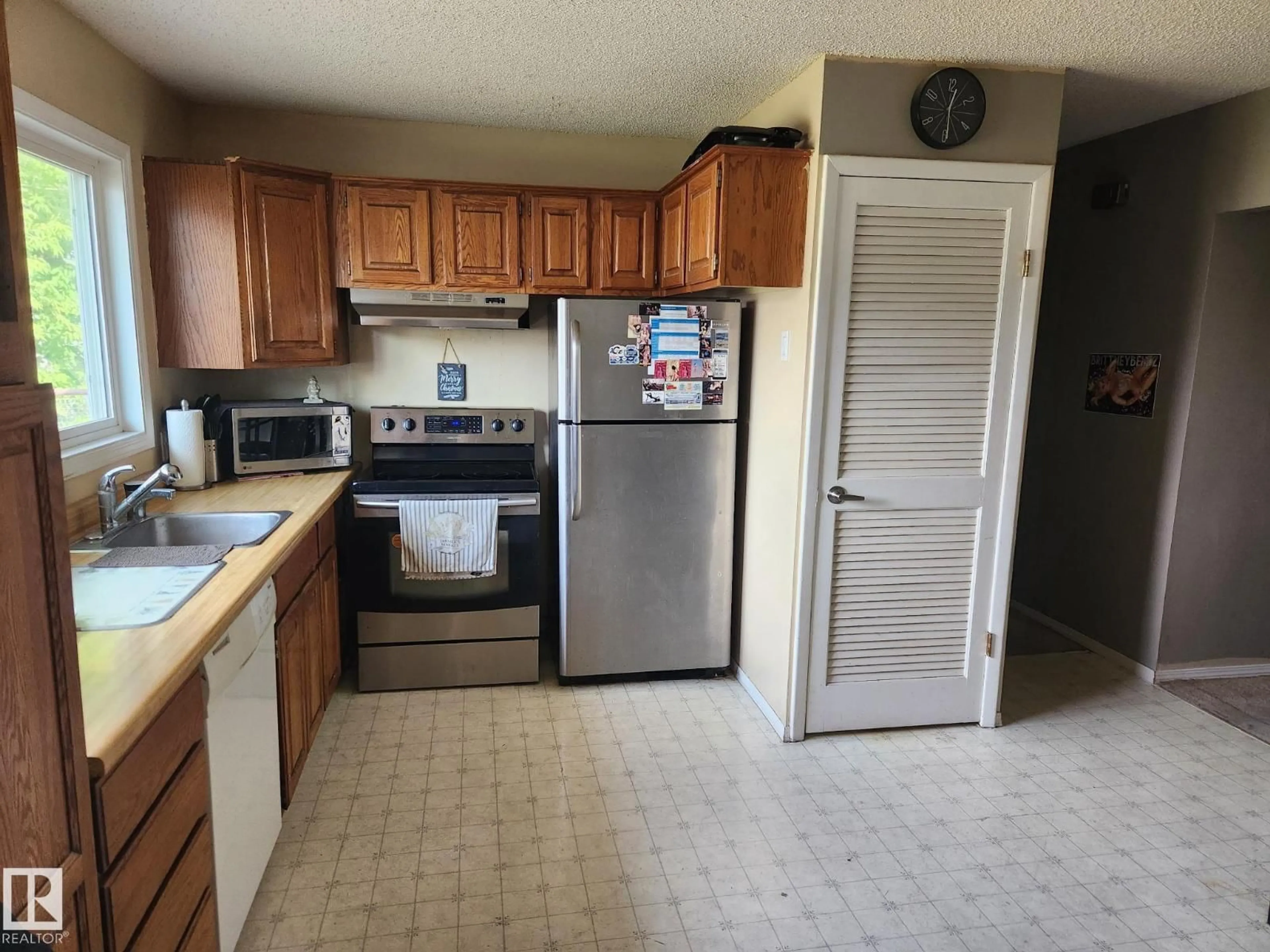 Standard kitchen, unknown for 11216 134 AV, Edmonton Alberta T5E1K5