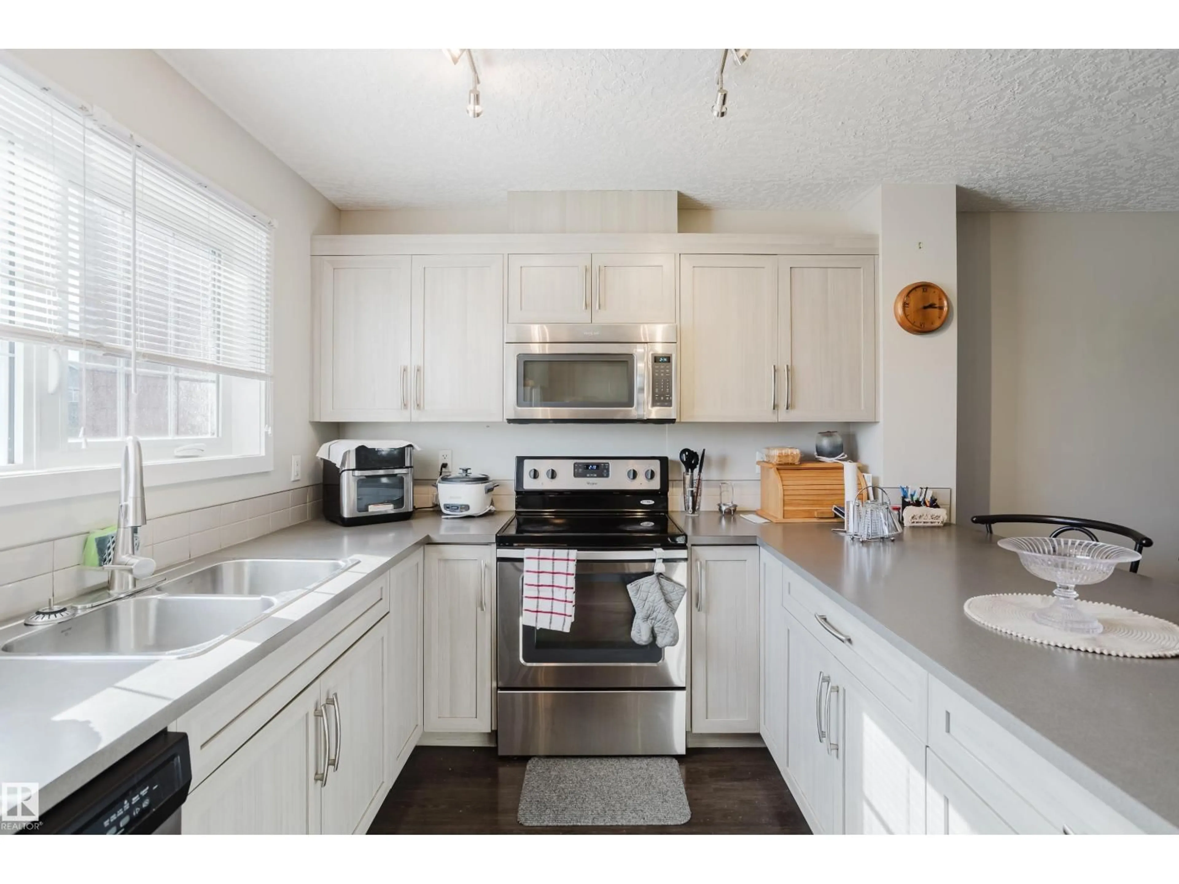 Standard kitchen, unknown for 237 SOUTHFORK DR, Leduc Alberta T9E0E9