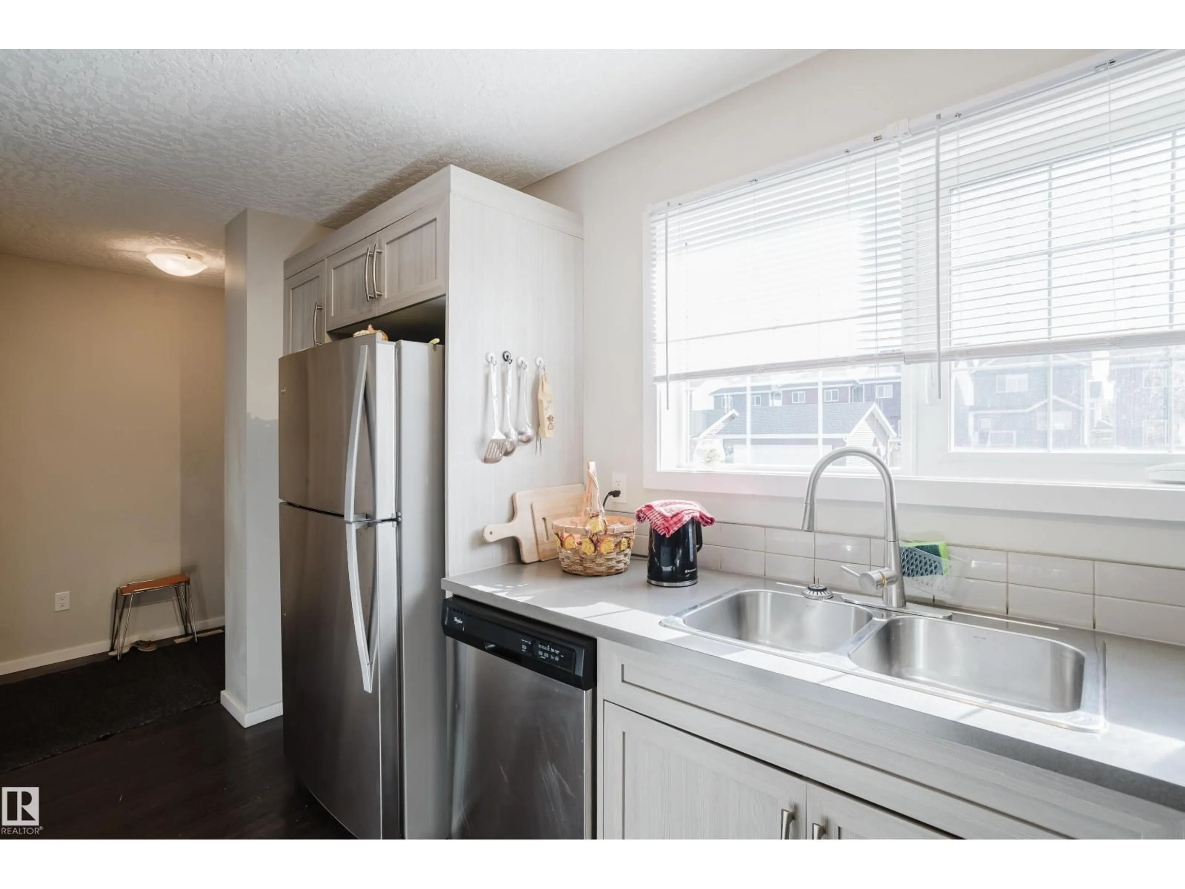 Standard kitchen, unknown for 237 SOUTHFORK DR, Leduc Alberta T9E0E9