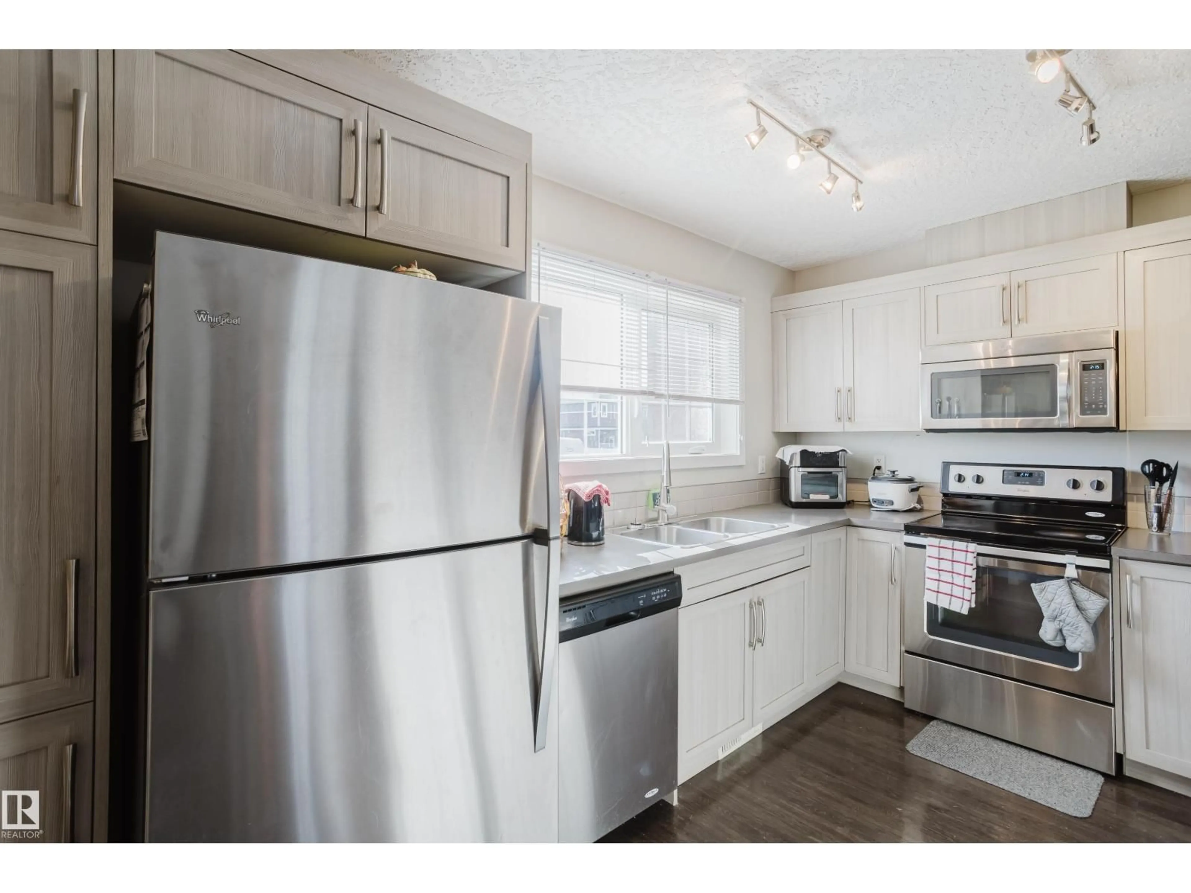 Standard kitchen, unknown for 237 SOUTHFORK DR, Leduc Alberta T9E0E9