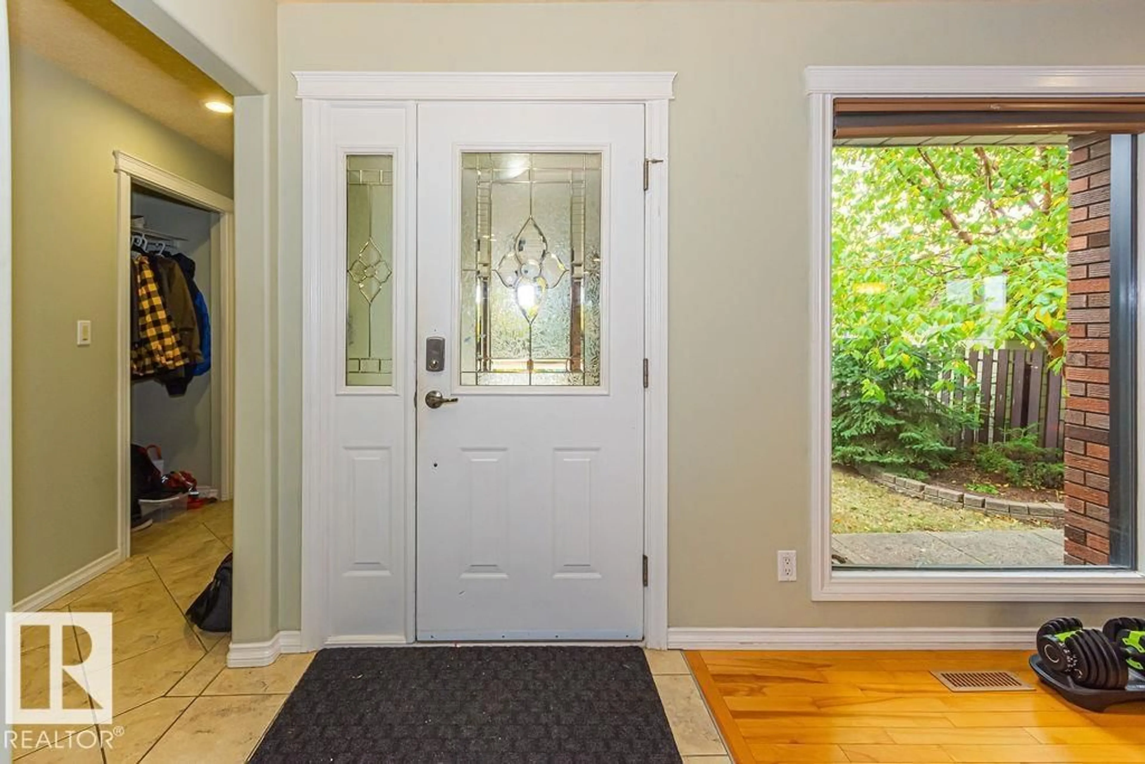 Indoor entryway for 1720 89 ST, Edmonton Alberta T6K2A9