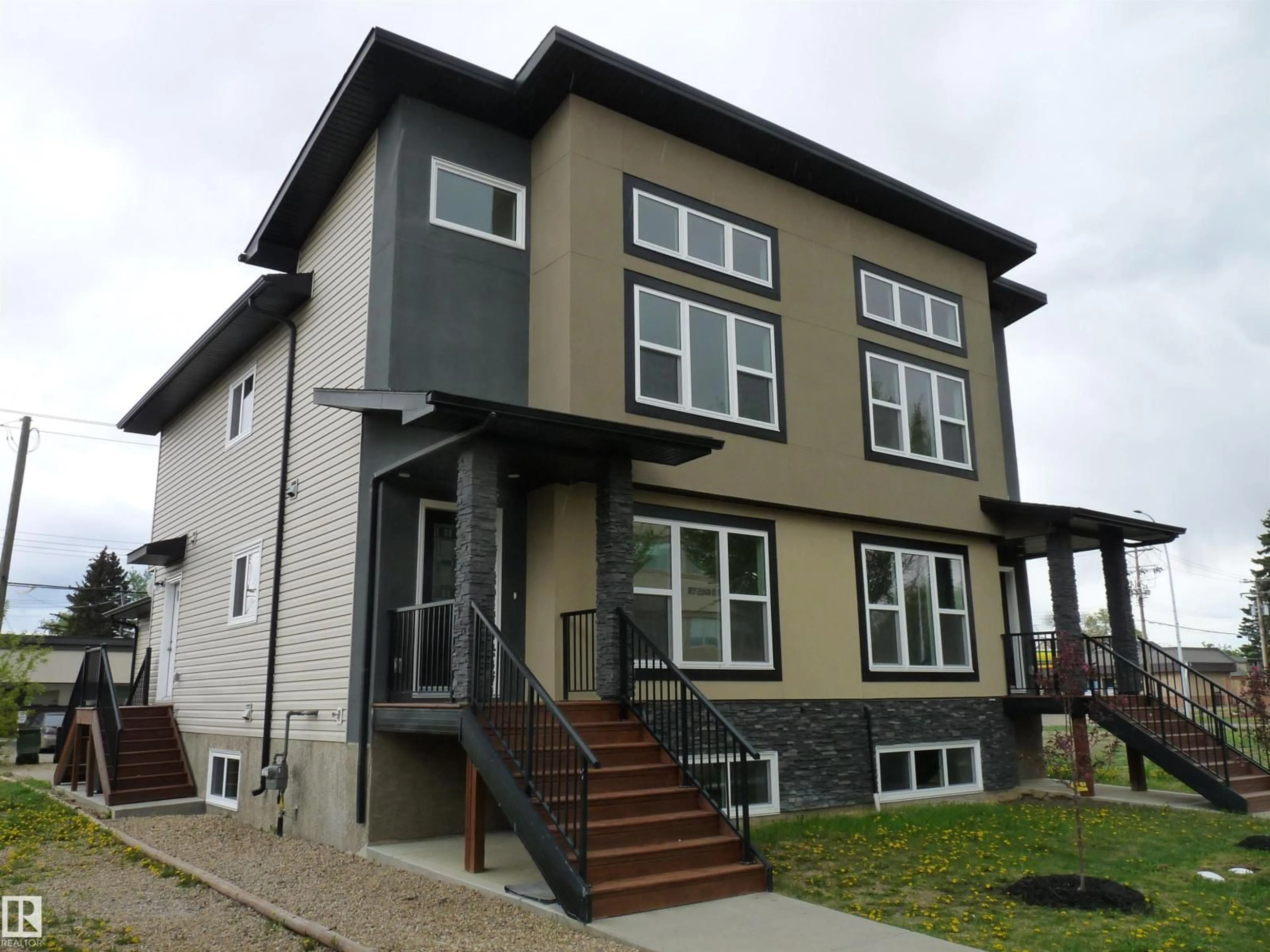 Home with vinyl exterior material, unknown for 5008 48 AVE, Leduc Alberta T9E7H7