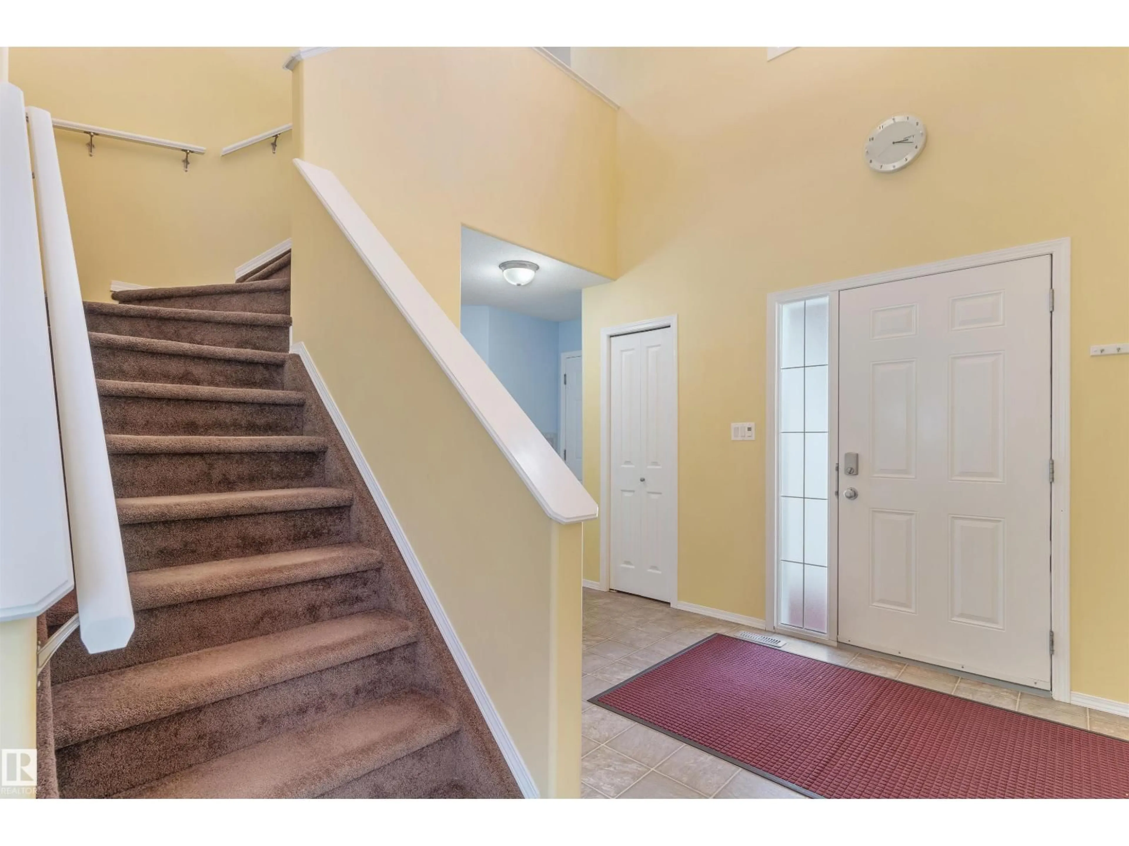 Indoor foyer for 3231 21 ST, Edmonton Alberta T6T0A9