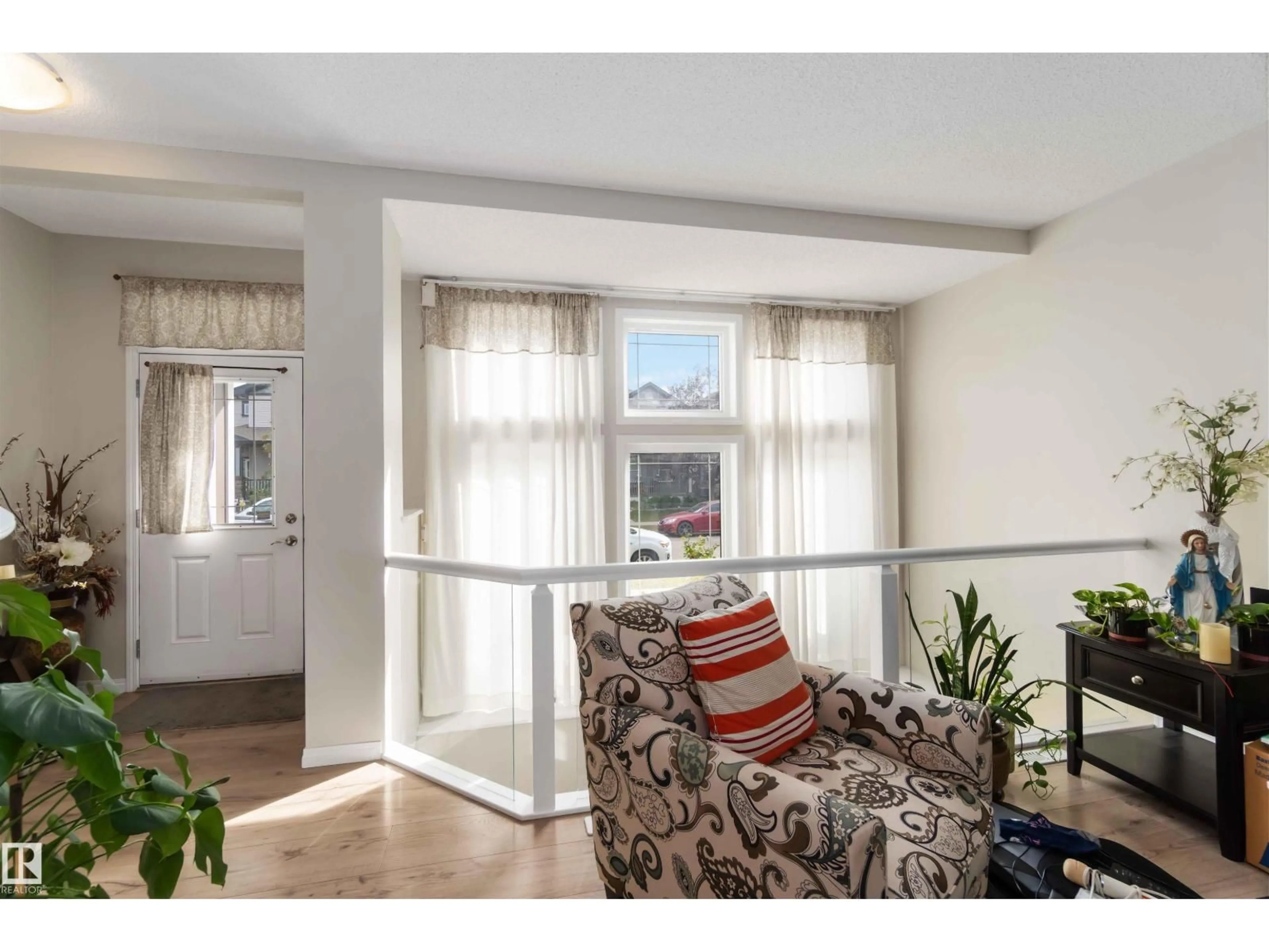Living room with furniture, wood/laminate floor for NW - 9932 221 ST, Edmonton Alberta T5T4M7