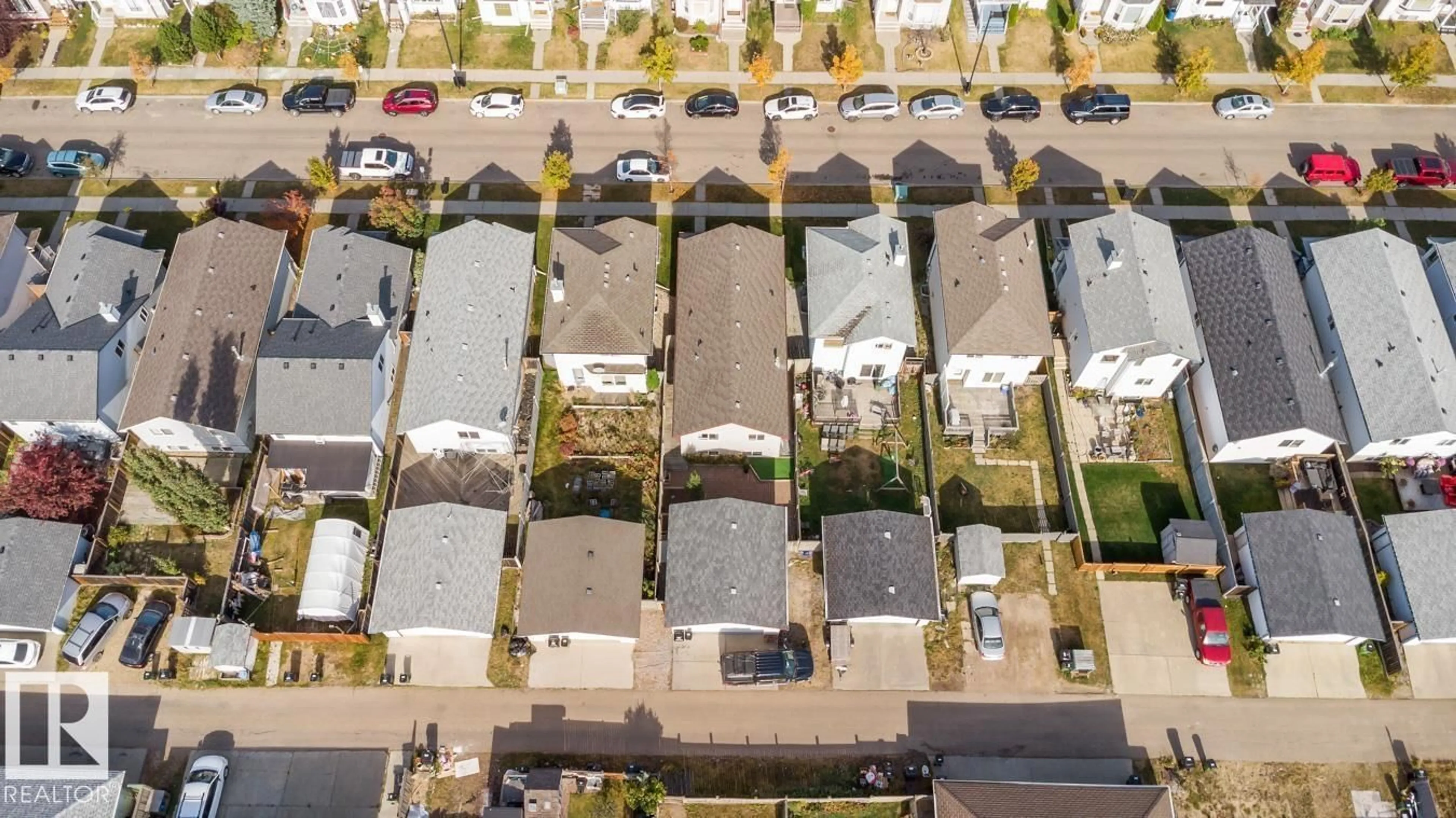 A pic from outside/outdoor area/front of a property/back of a property/a pic from drone, street for 3027 32 AV, Edmonton Alberta T6T1X1