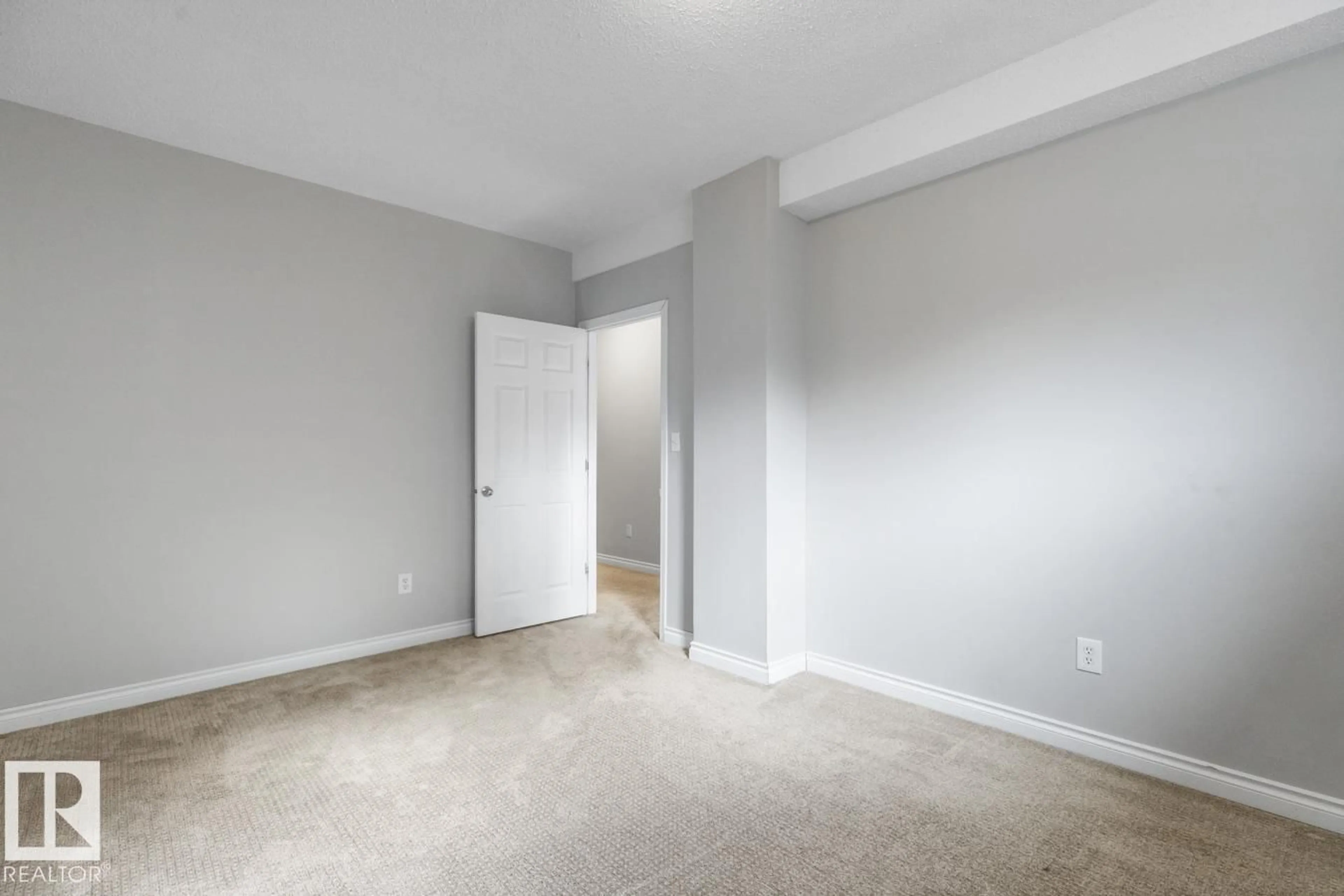 A pic of a room for 3027 32 AV, Edmonton Alberta T6T1X1
