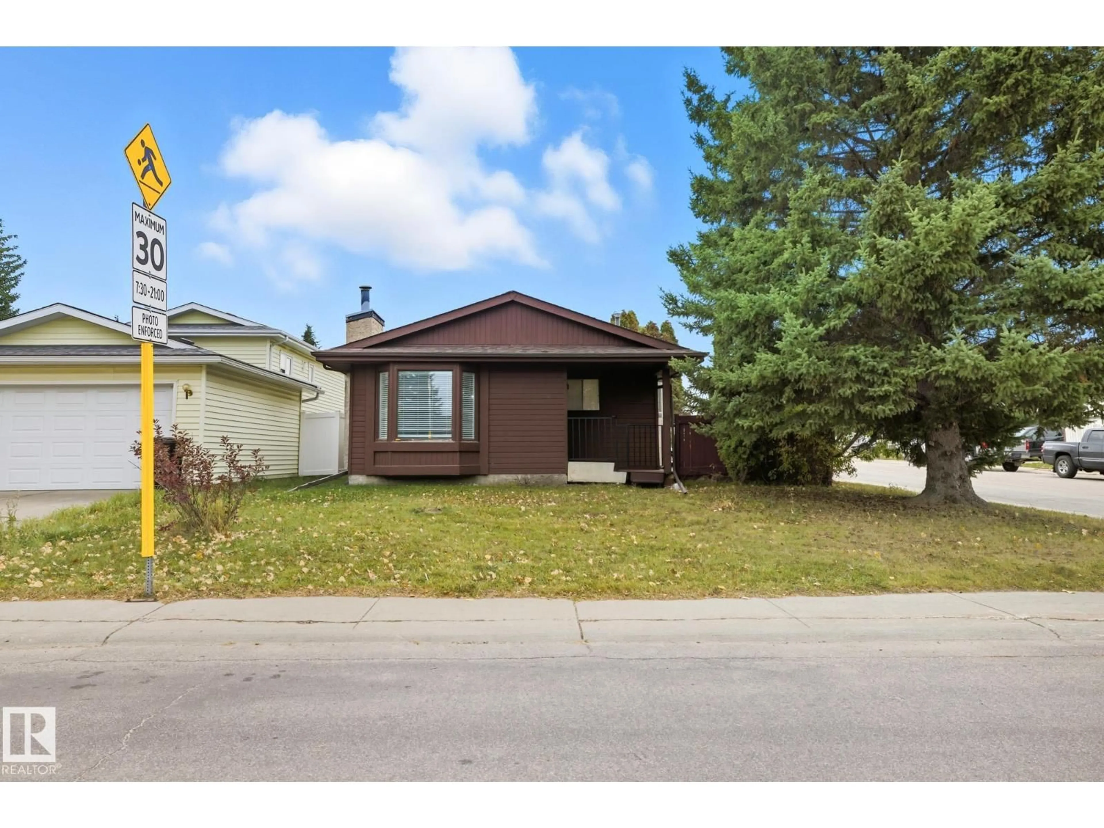 Home with vinyl exterior material, street for NW - 7123 187A ST, Edmonton Alberta T5T5E8