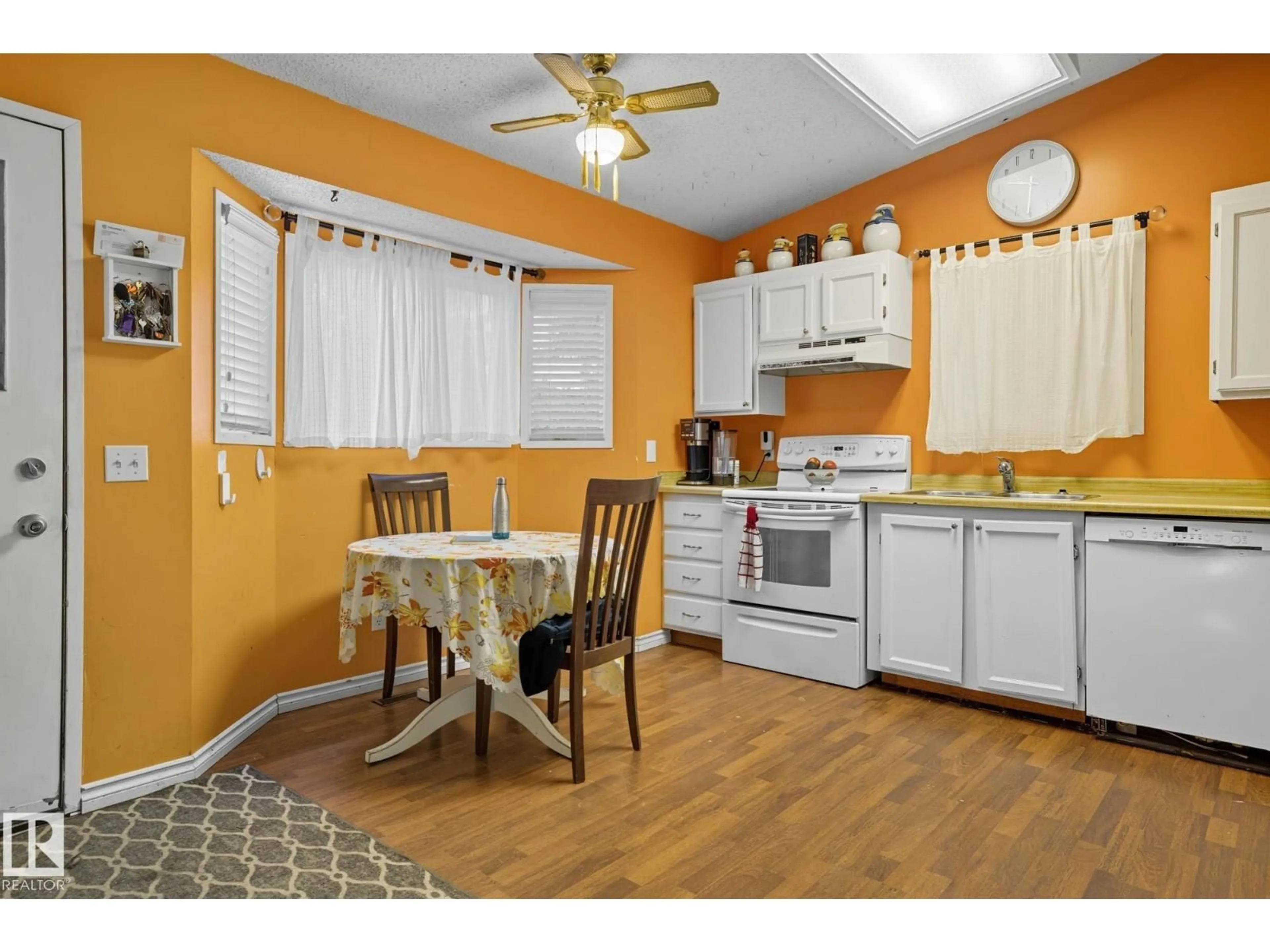 Standard kitchen, unknown for NW - 7123 187A ST, Edmonton Alberta T5T5E8