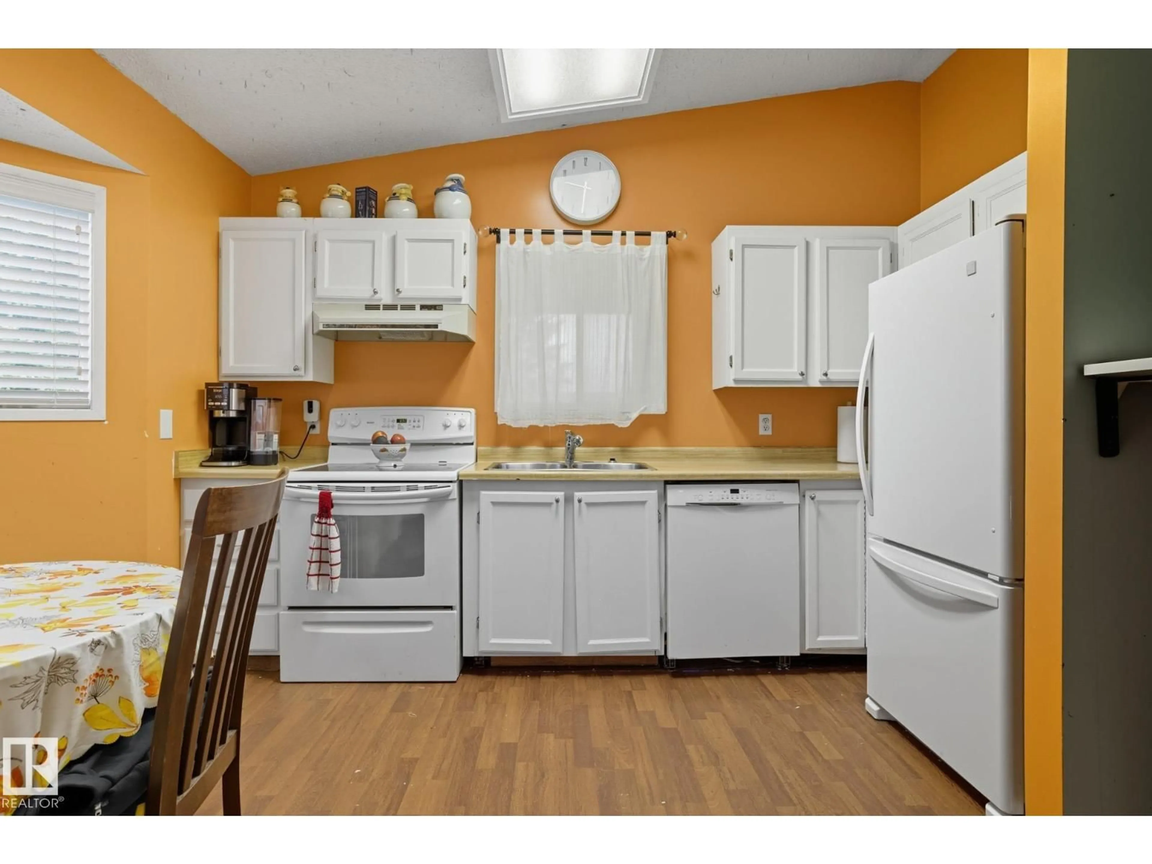 Standard kitchen, unknown for NW - 7123 187A ST, Edmonton Alberta T5T5E8