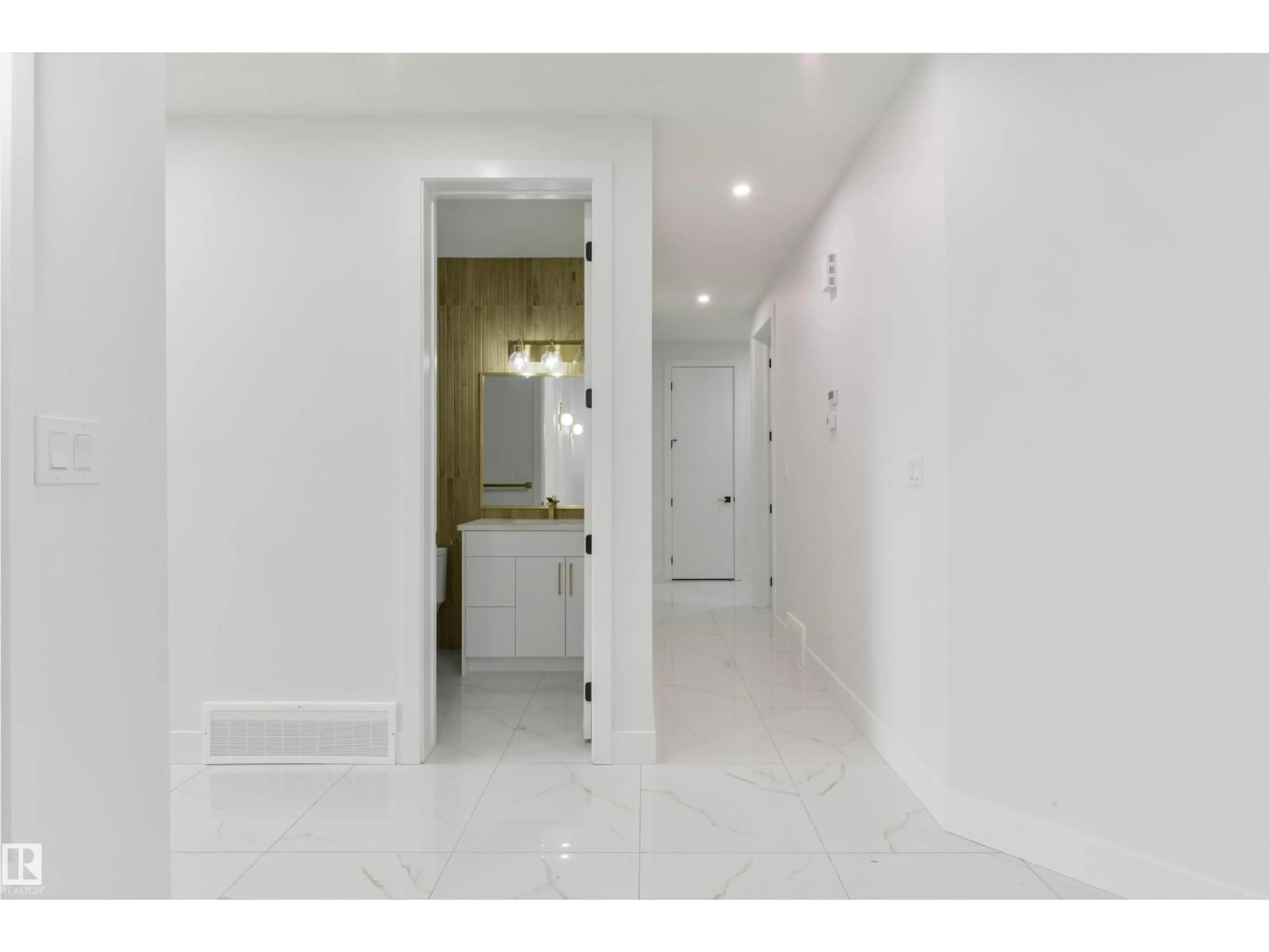 Indoor foyer for SW - 108 25 ST, Edmonton Alberta T6X3K3