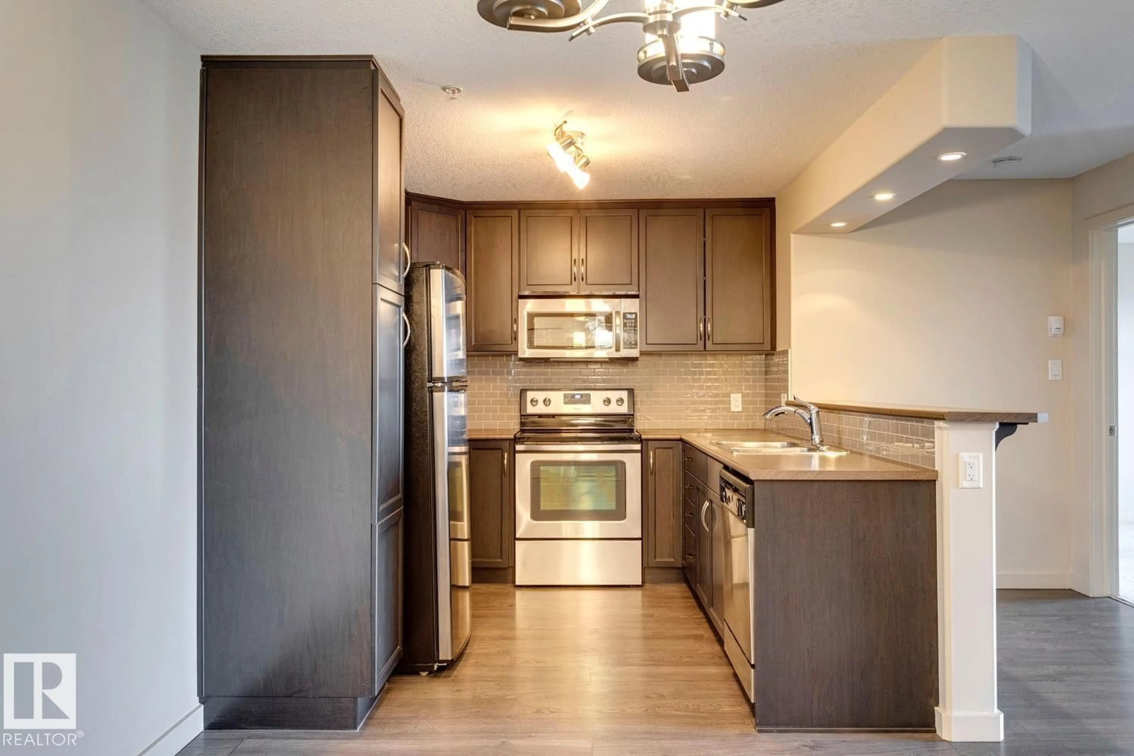 Standard kitchen, wood/laminate floor for #254 - 11517 ELLERSLIE RD, Edmonton Alberta T6W2A9