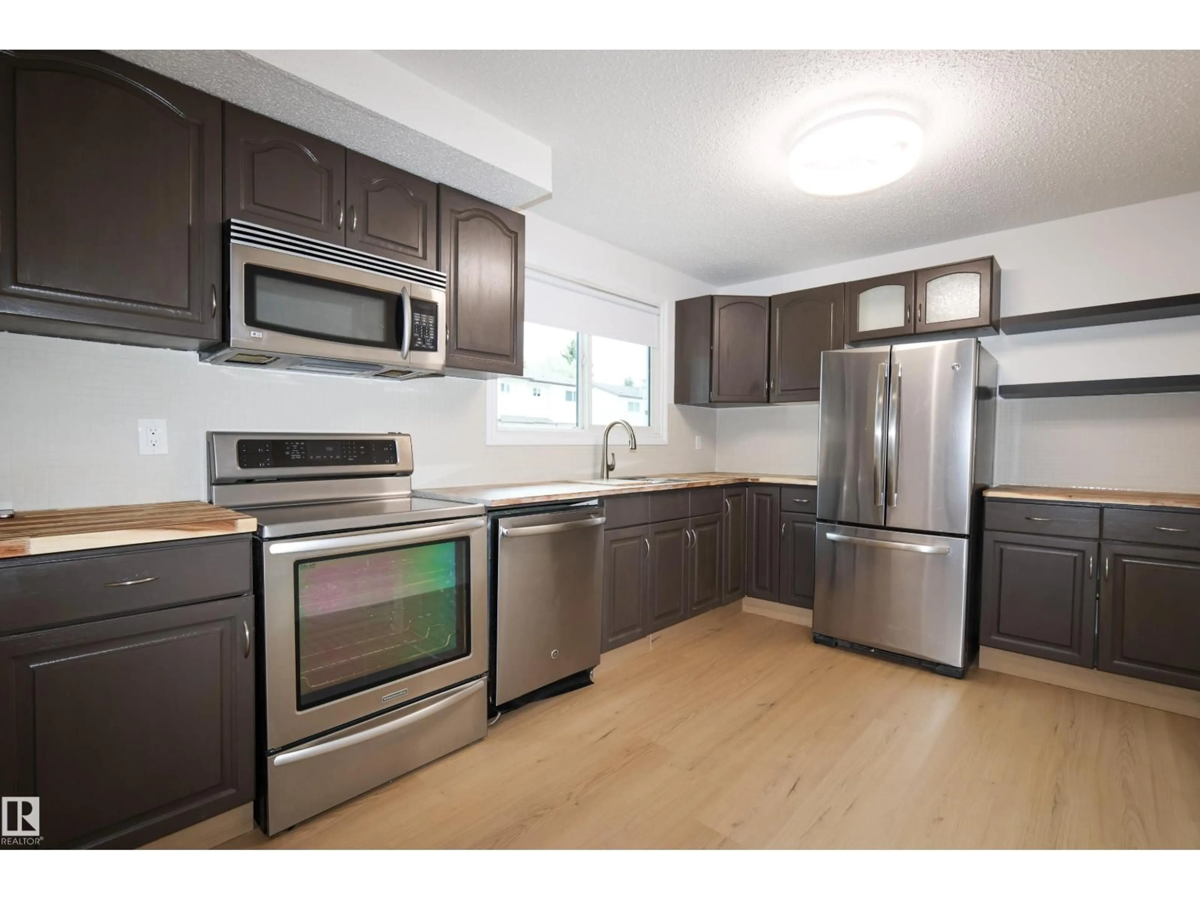Standard kitchen, unknown for 2577 135 AV, Edmonton Alberta T5A3S5