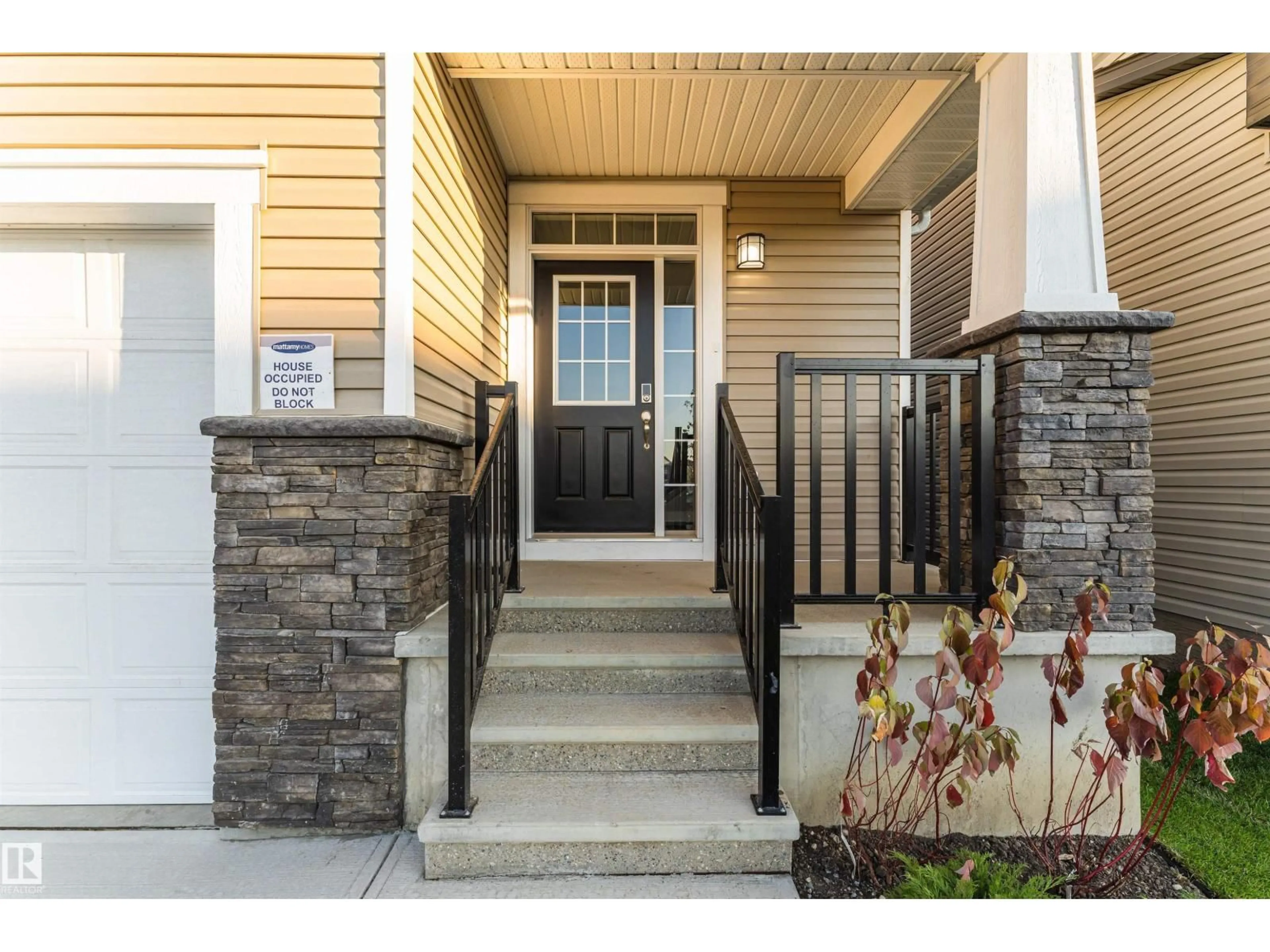 Indoor entryway for 20512 22 AV, Edmonton Alberta T6M0X9