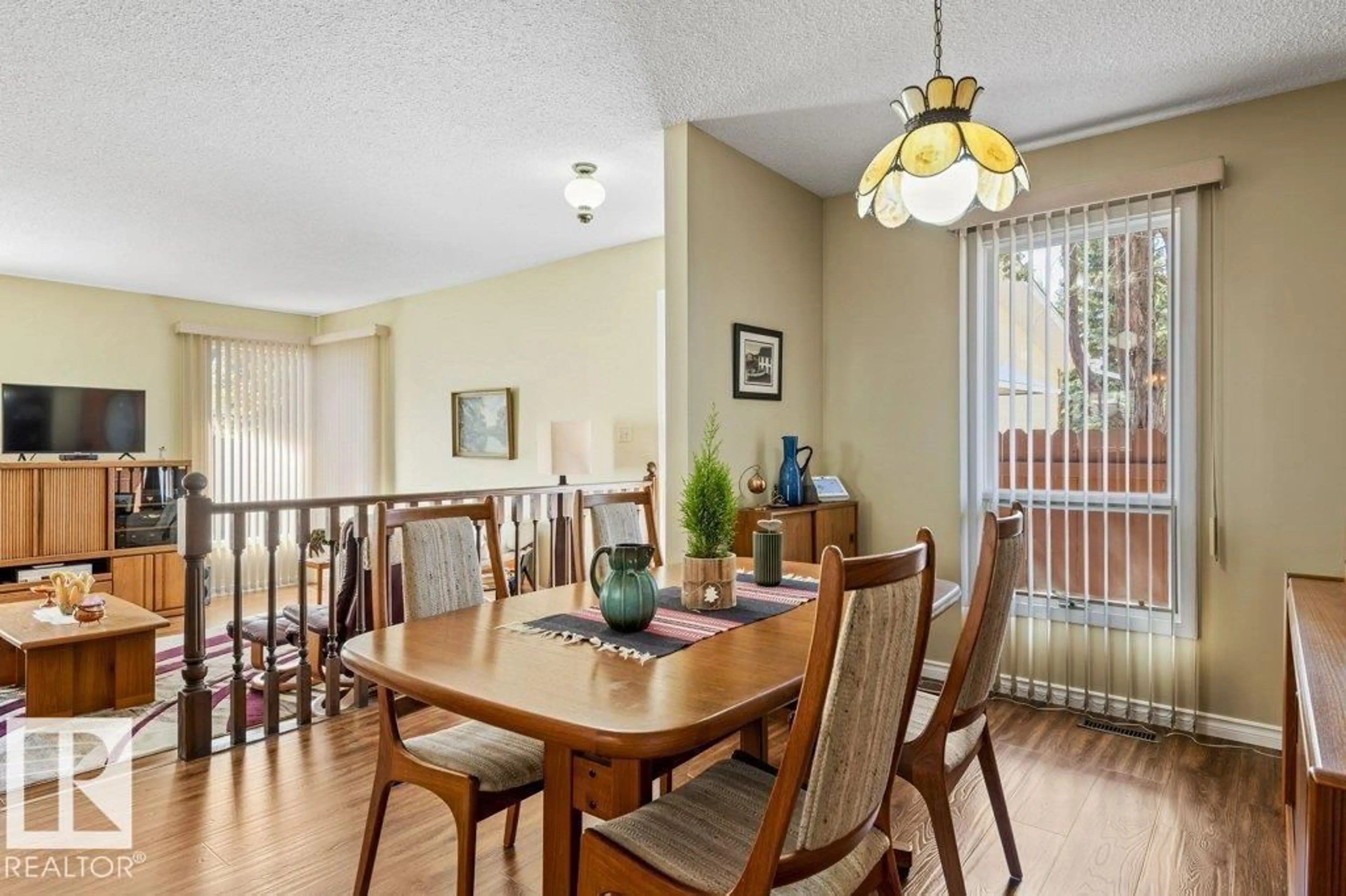 Dining room, wood/laminate floor for 4668 16A AV, Edmonton Alberta T6L2S2