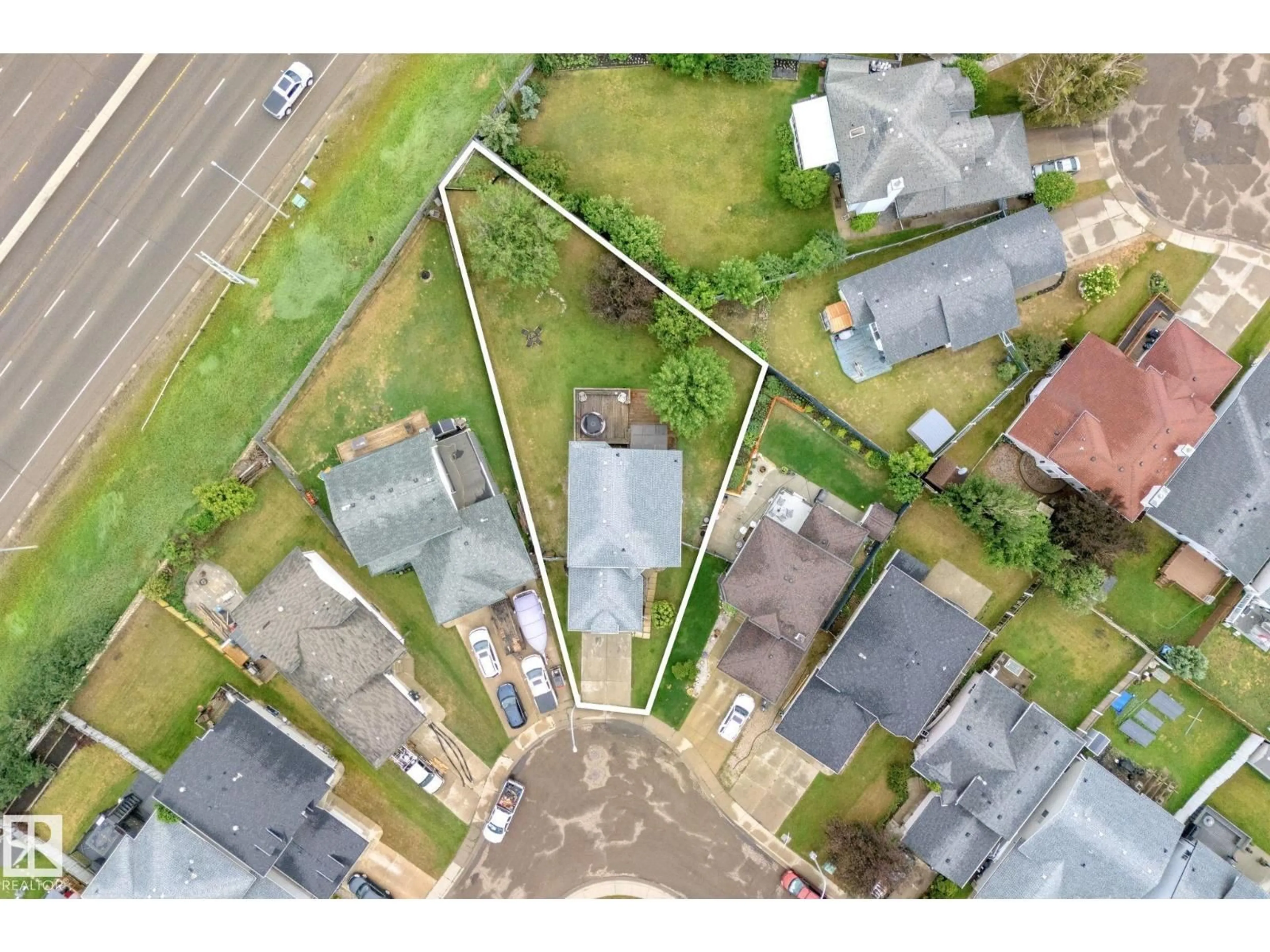 A pic from outside/outdoor area/front of a property/back of a property/a pic from drone, street for NW - 1071 JONES CR, Edmonton Alberta T6L6Y1