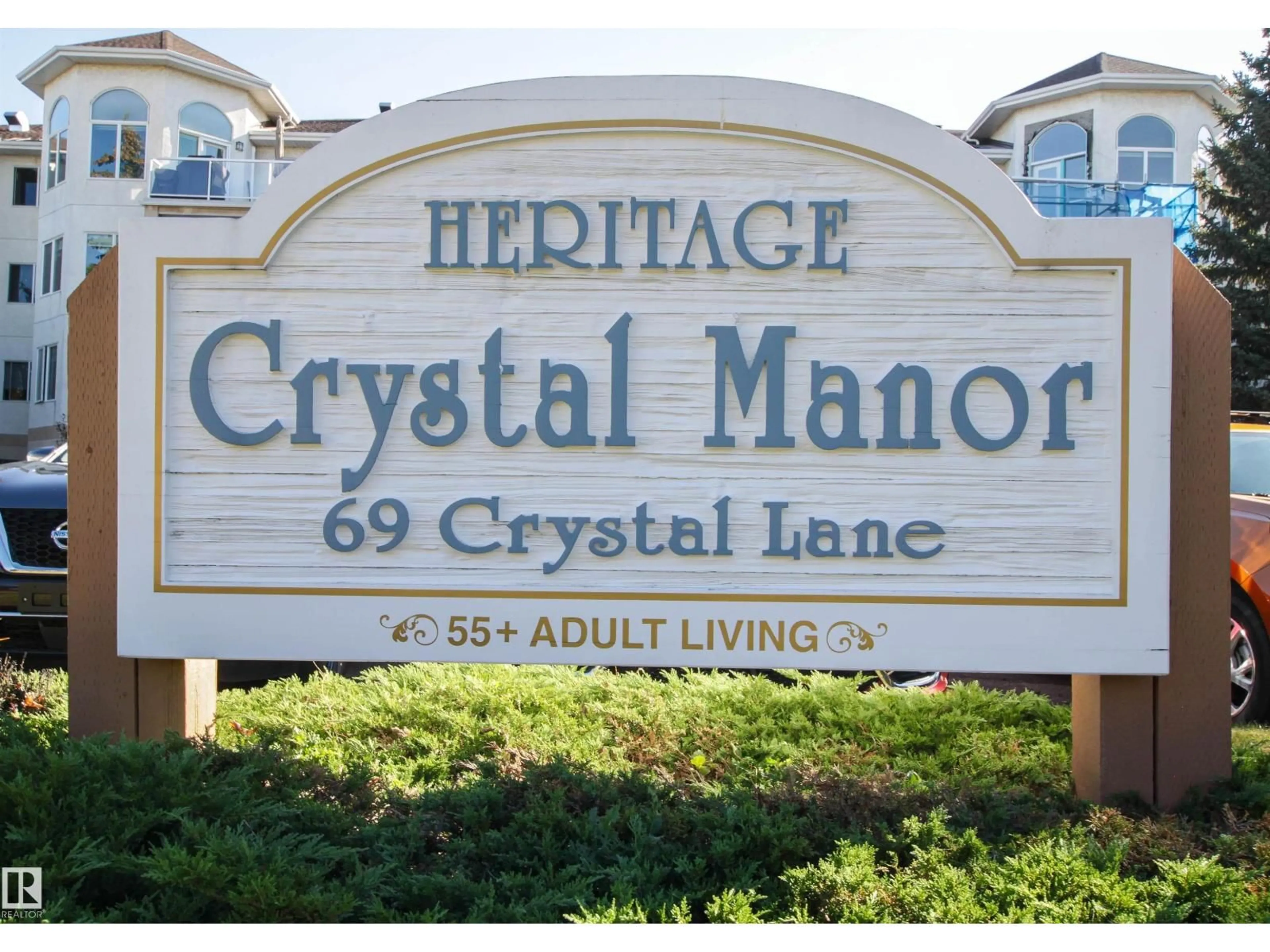 Indoor foyer for 69 - 404 CRYSTAL LN, Sherwood Park Alberta T8H2E9
