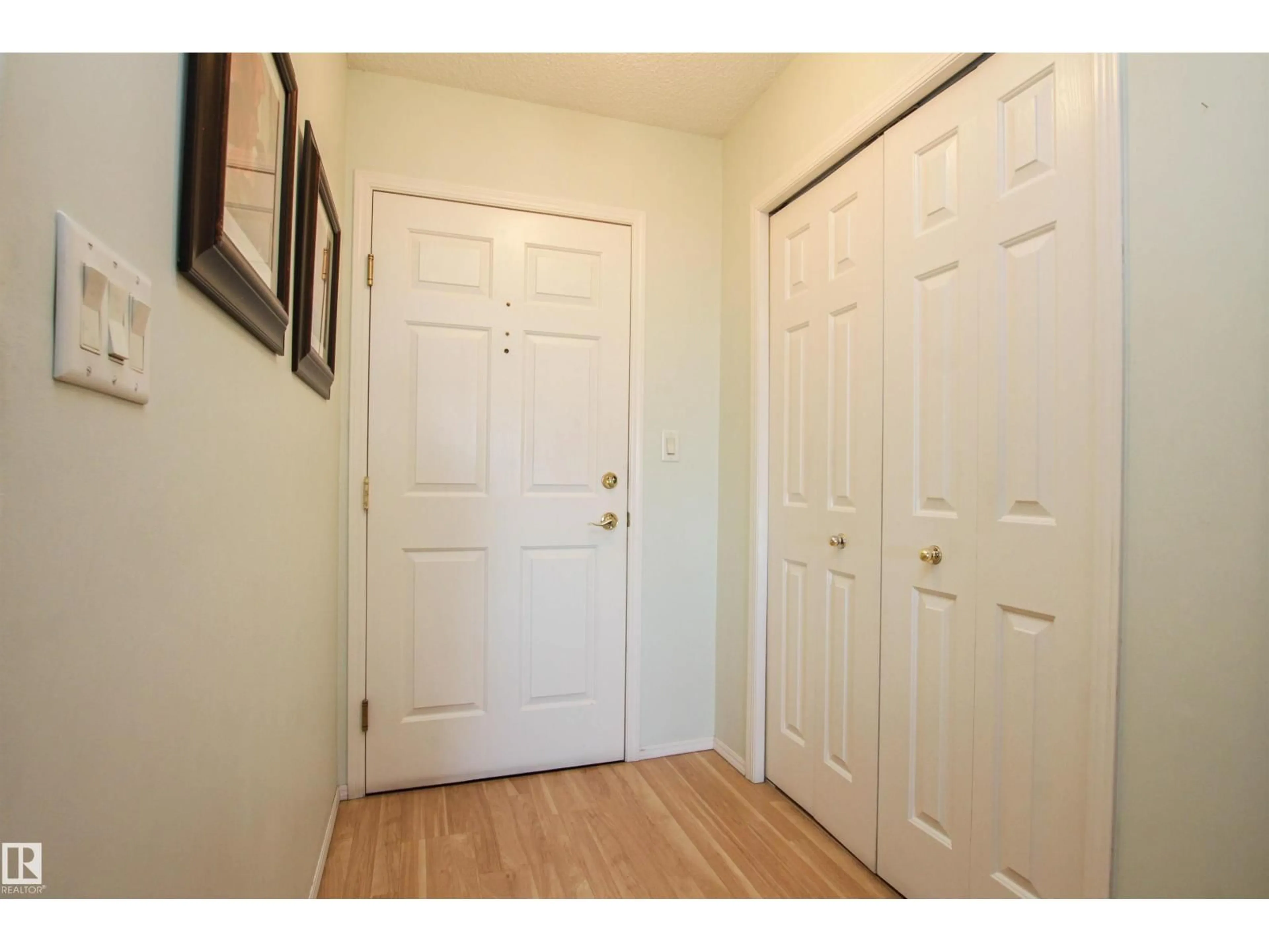 Indoor entryway for 69 - 404 CRYSTAL LN, Sherwood Park Alberta T8H2E9