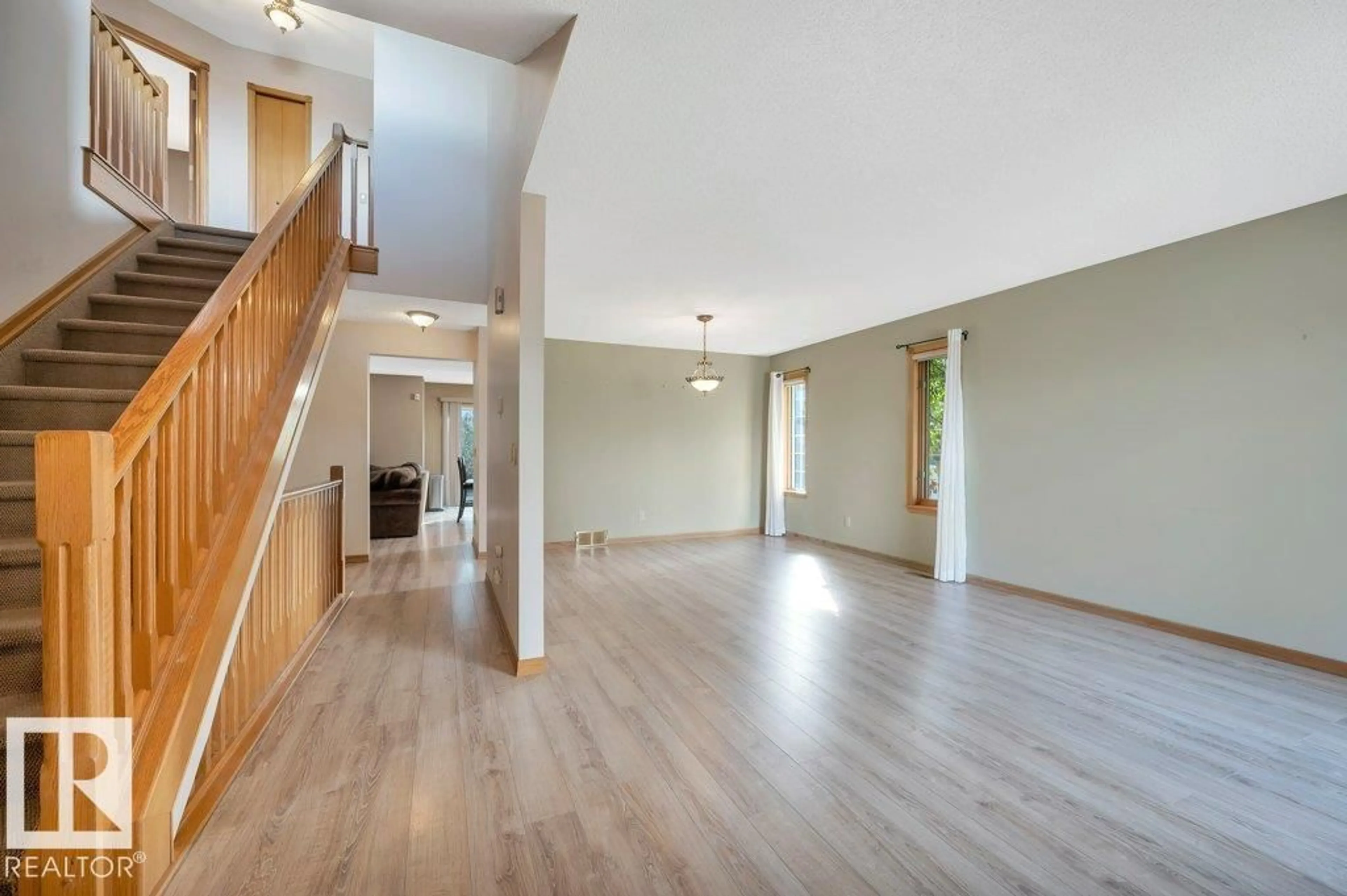 Indoor foyer for 19 HANOVER BA, Sherwood Park Alberta T8A5R5