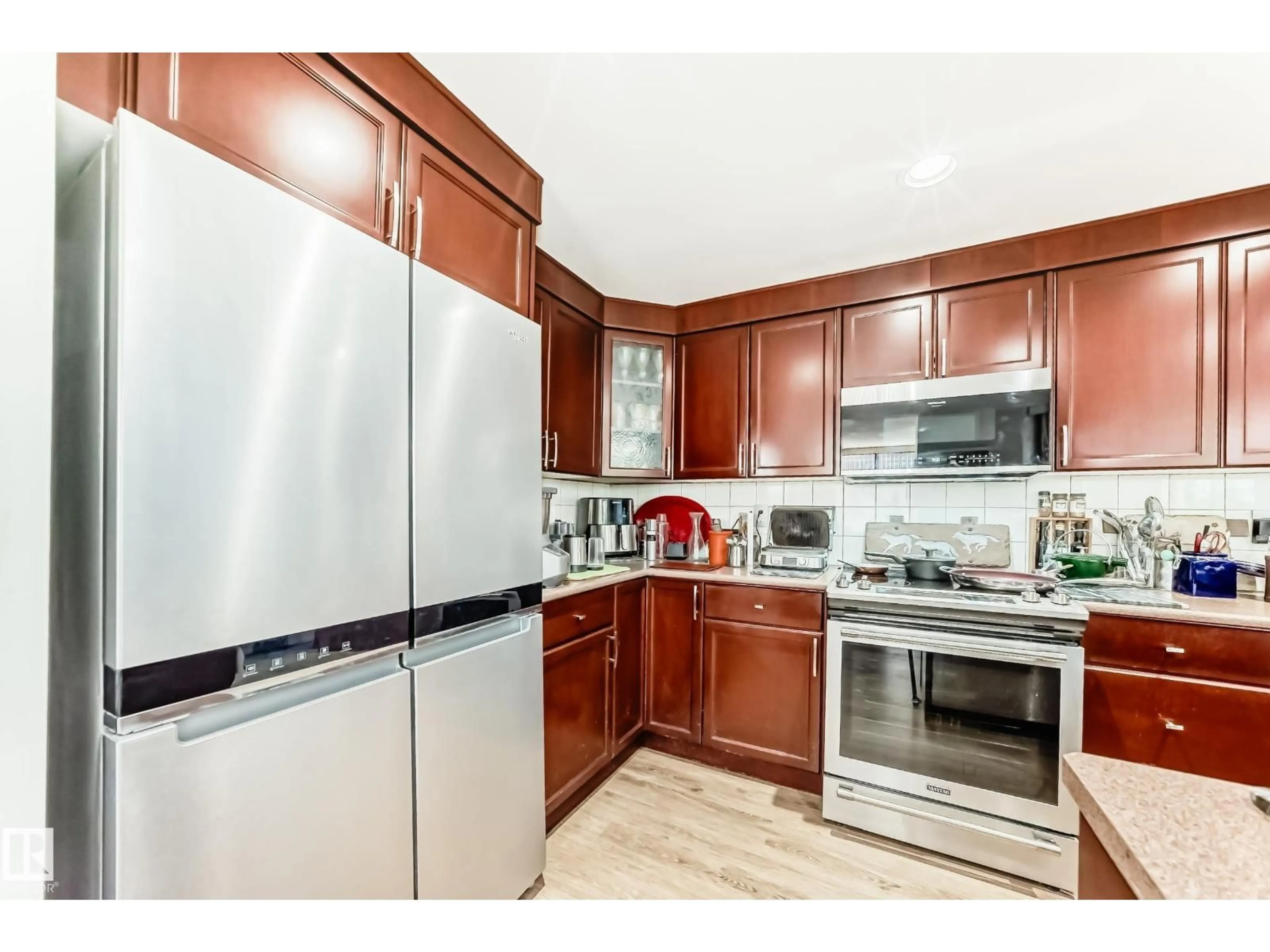 Standard kitchen, unknown for 10028 NW - 305 119 ST, Edmonton Alberta T5K1Y8