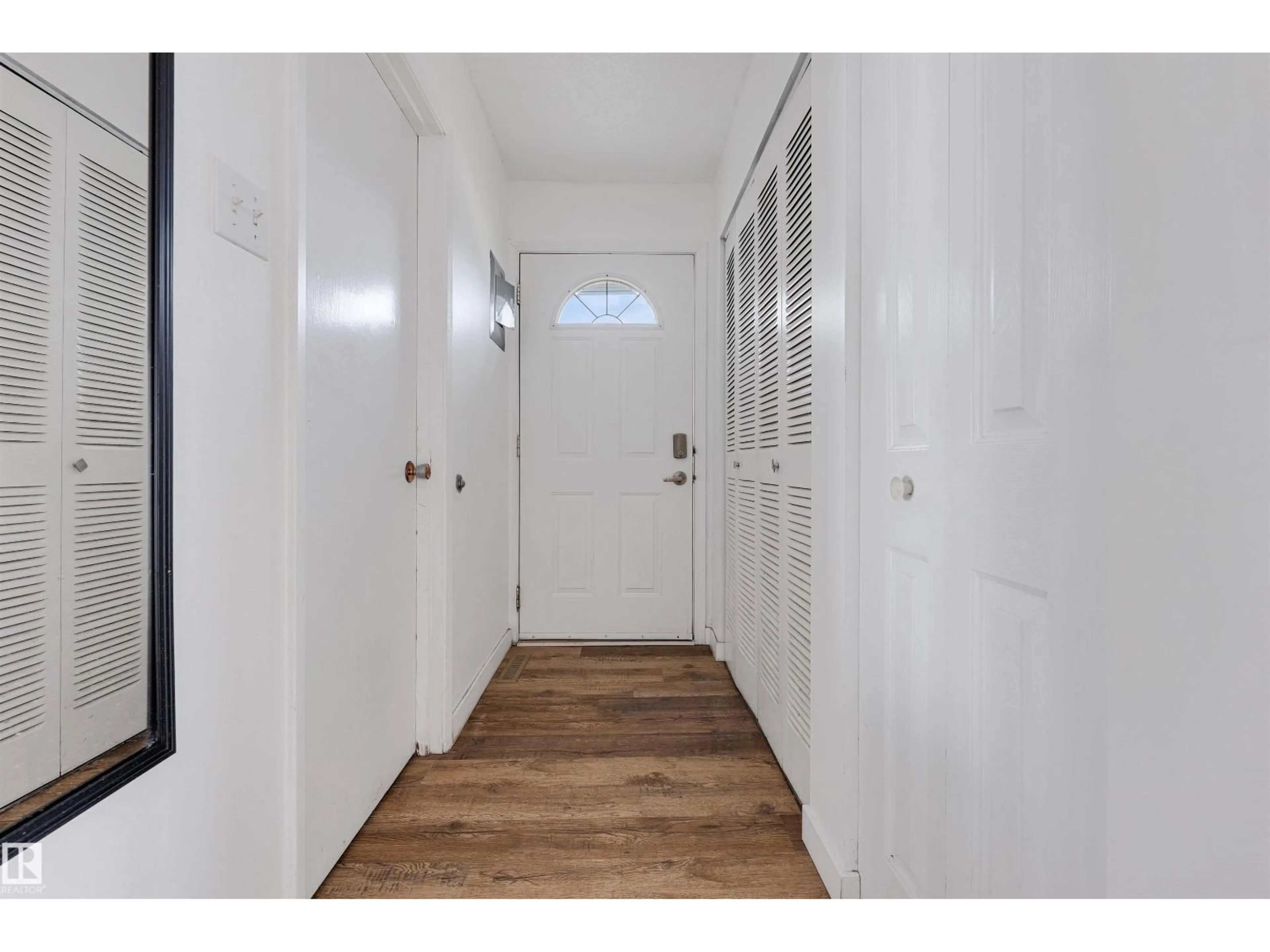 Indoor entryway for NW - 1C MEADOWLARK VG, Edmonton Alberta T5R5X3