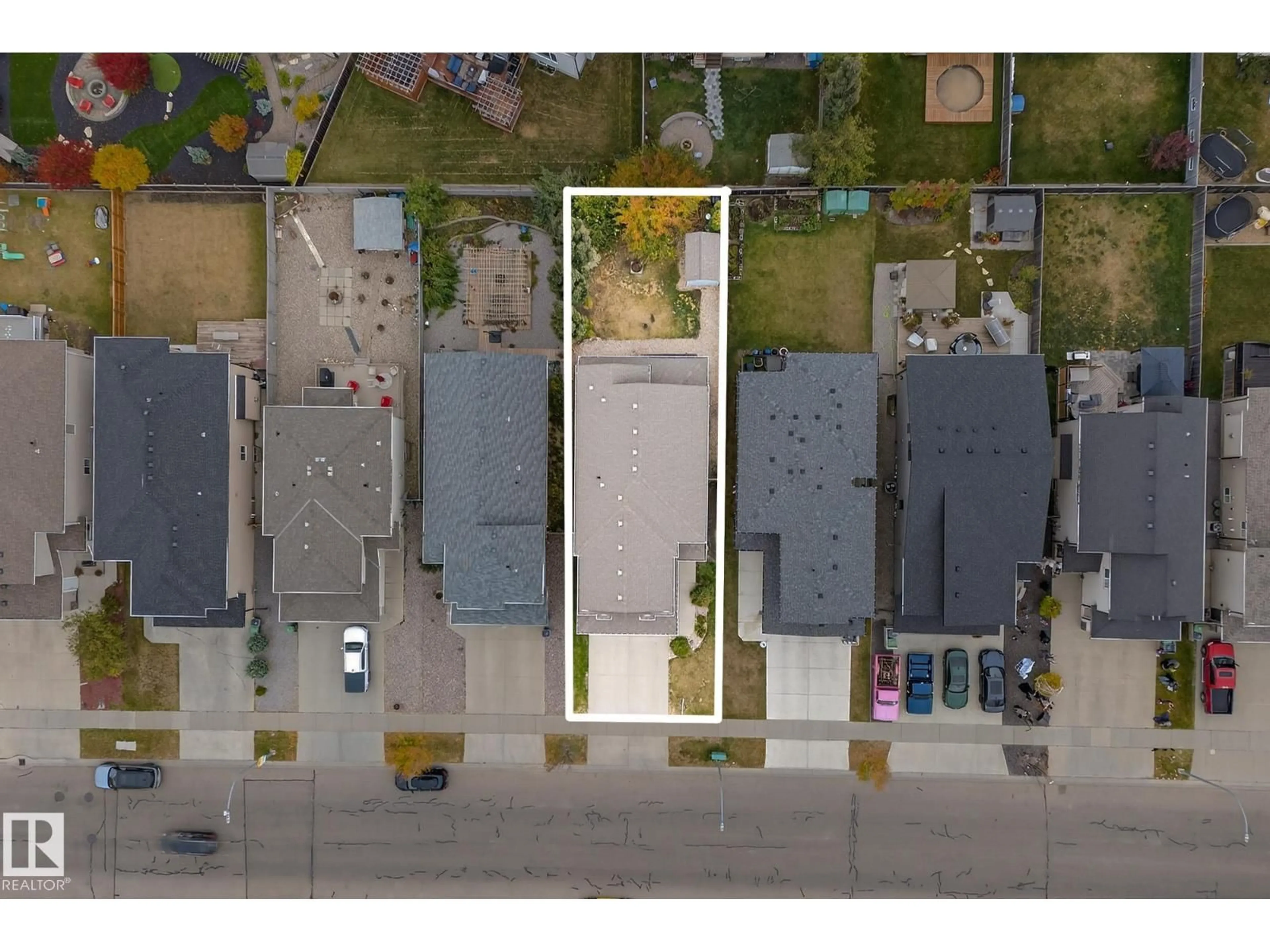 A pic from outside/outdoor area/front of a property/back of a property/a pic from drone, street for 5609 RUE EAGLEMONT, Beaumont Alberta T4X0G9