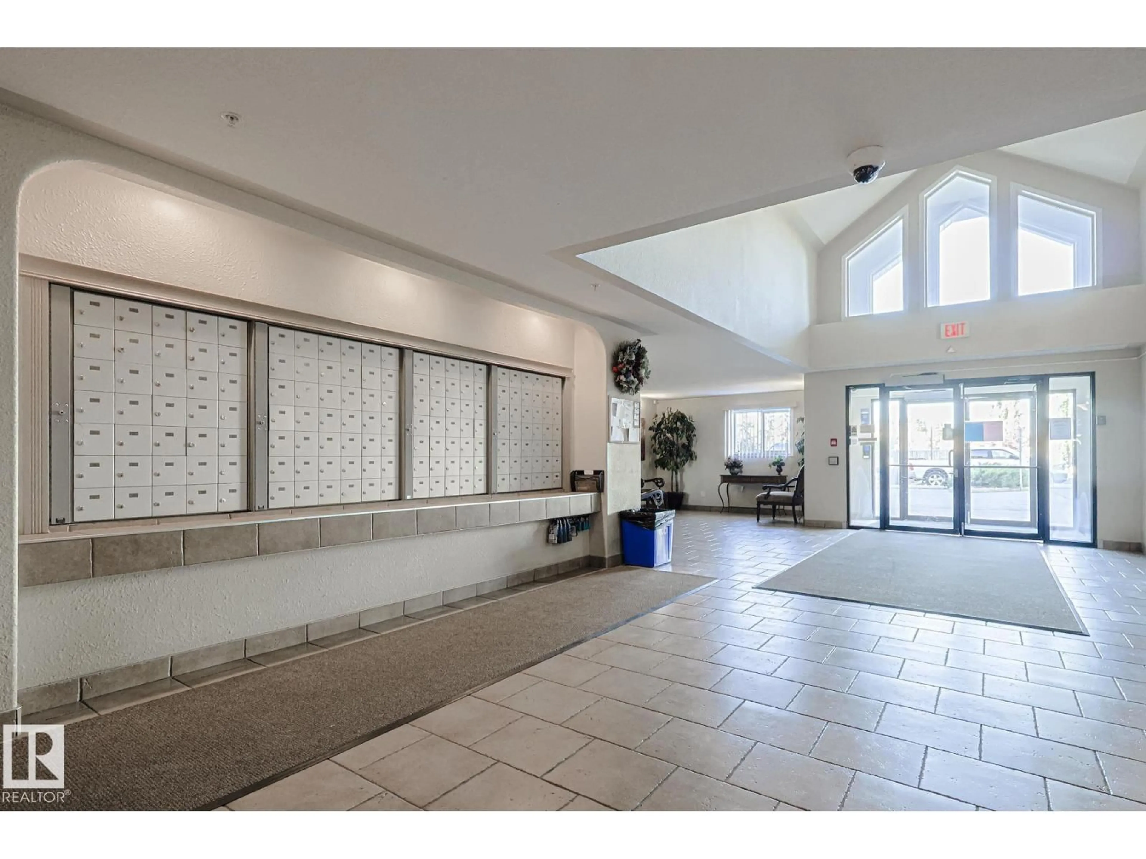 Indoor foyer for 120 7511 171 ST, Edmonton Alberta T5T6S7