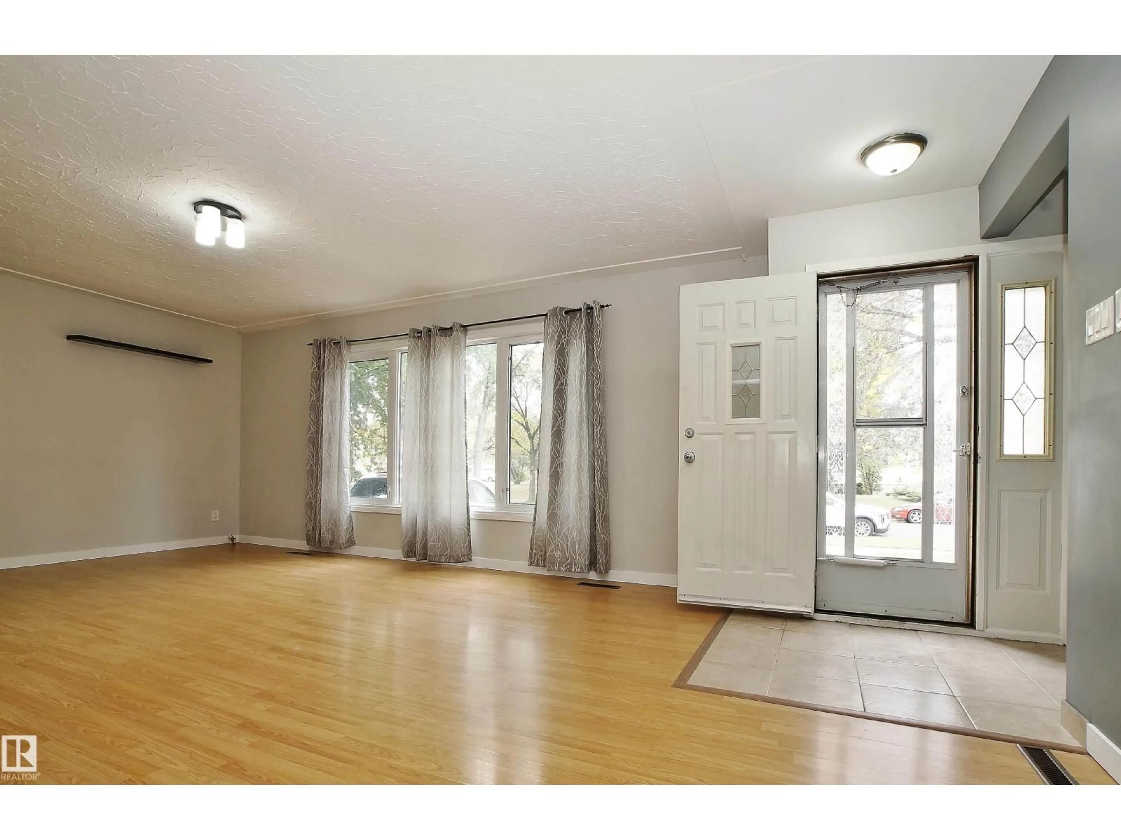Indoor entryway for NW - 12415 80 ST, Edmonton Alberta T5B2P8