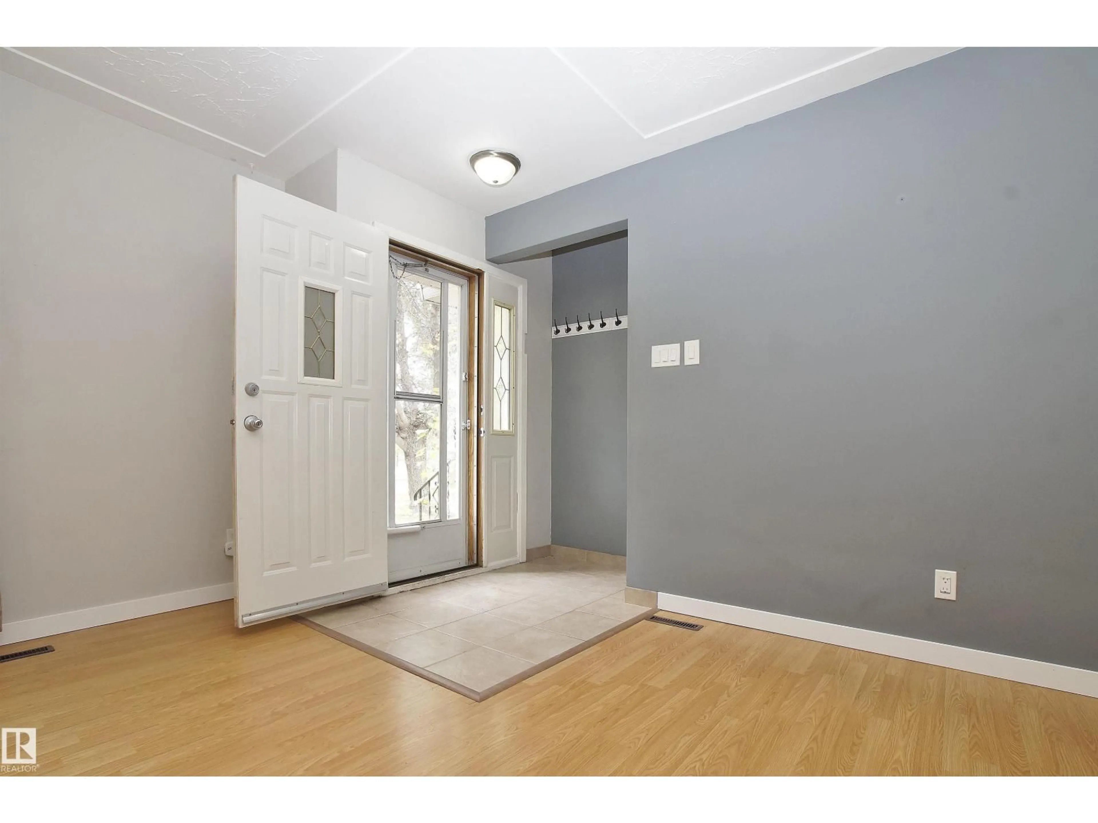 Indoor entryway for NW - 12415 80 ST, Edmonton Alberta T5B2P8