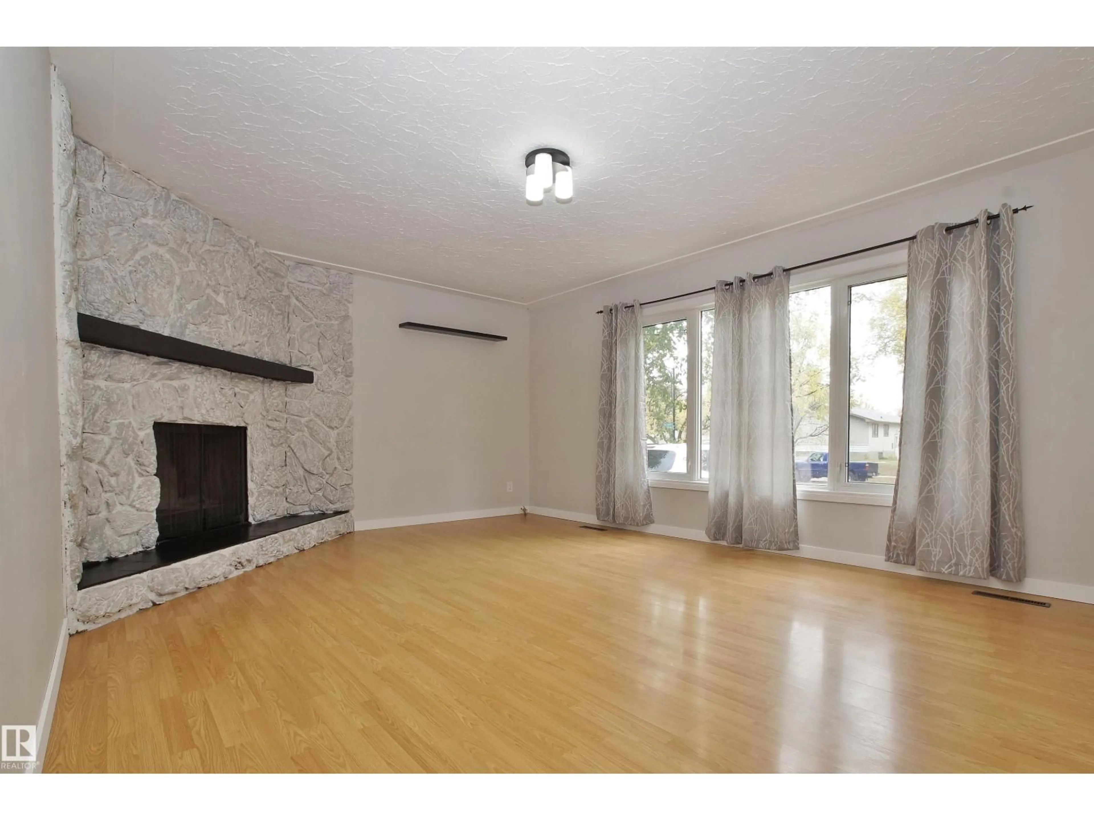 A pic of a room for NW - 12415 80 ST, Edmonton Alberta T5B2P8