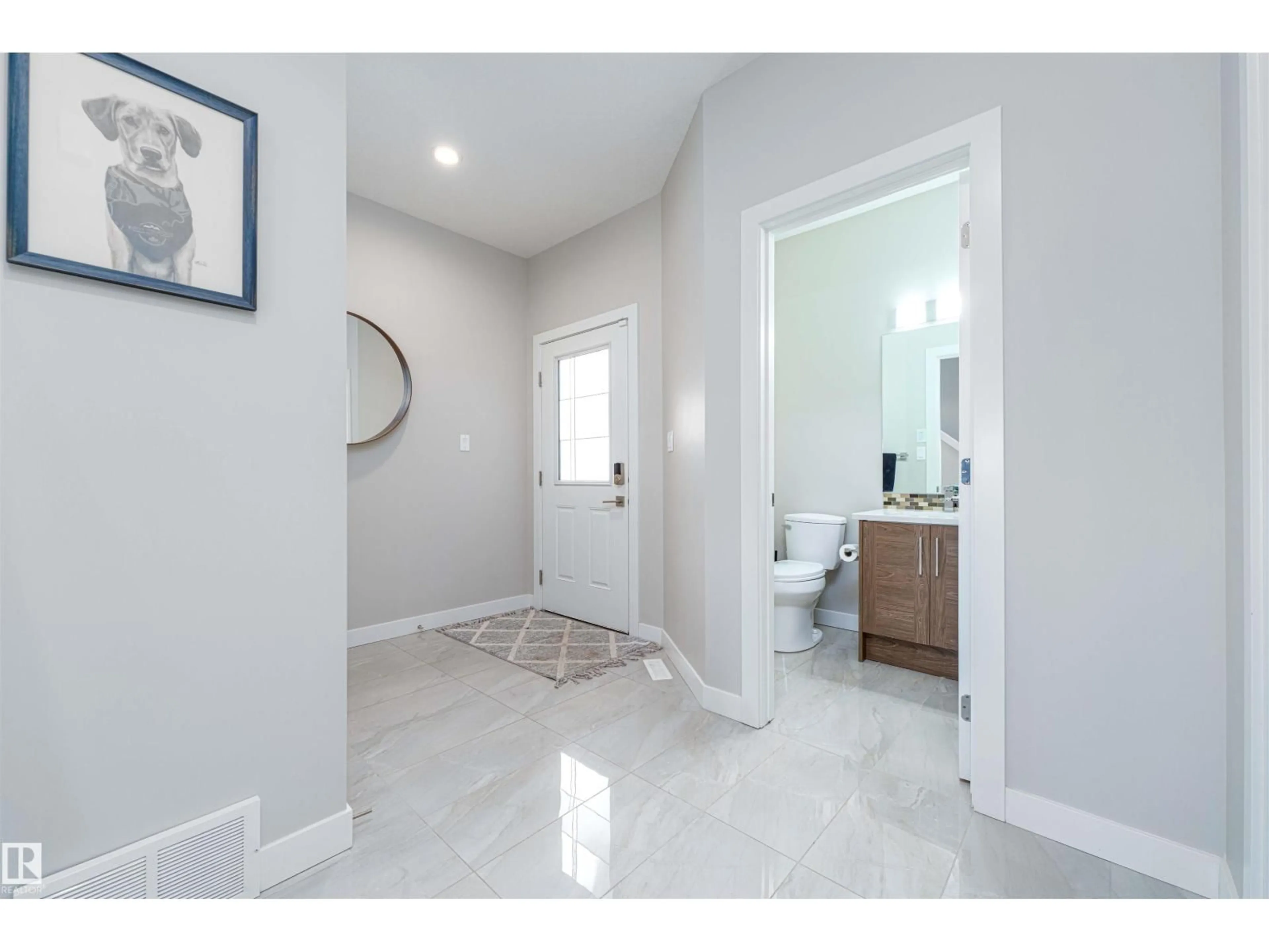 Indoor entryway for 60 DURRAND BN, Fort Saskatchewan Alberta T8L0N1