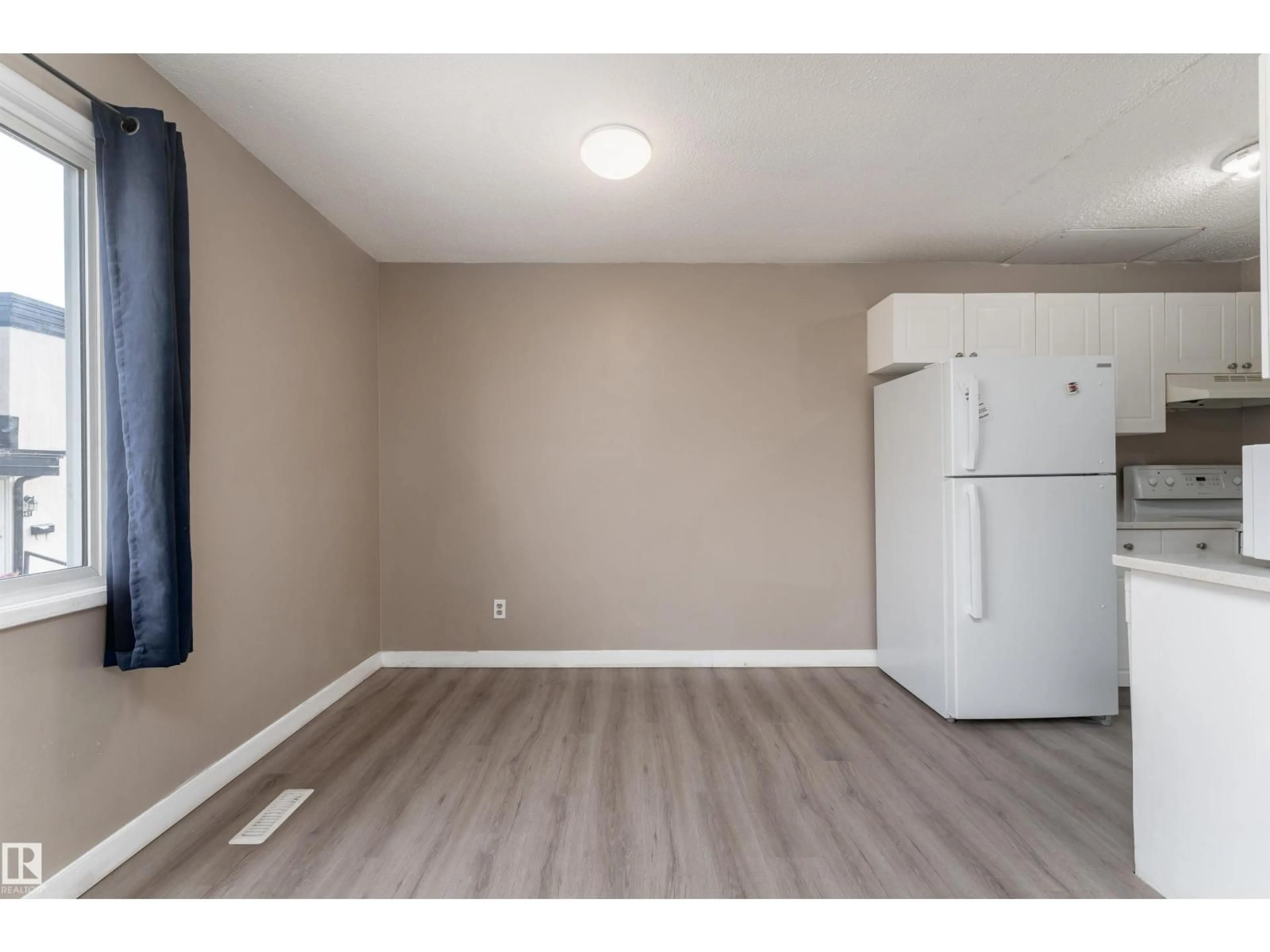 A pic of a room for 174 - 3308 113 AV, Edmonton Alberta T5W5J8