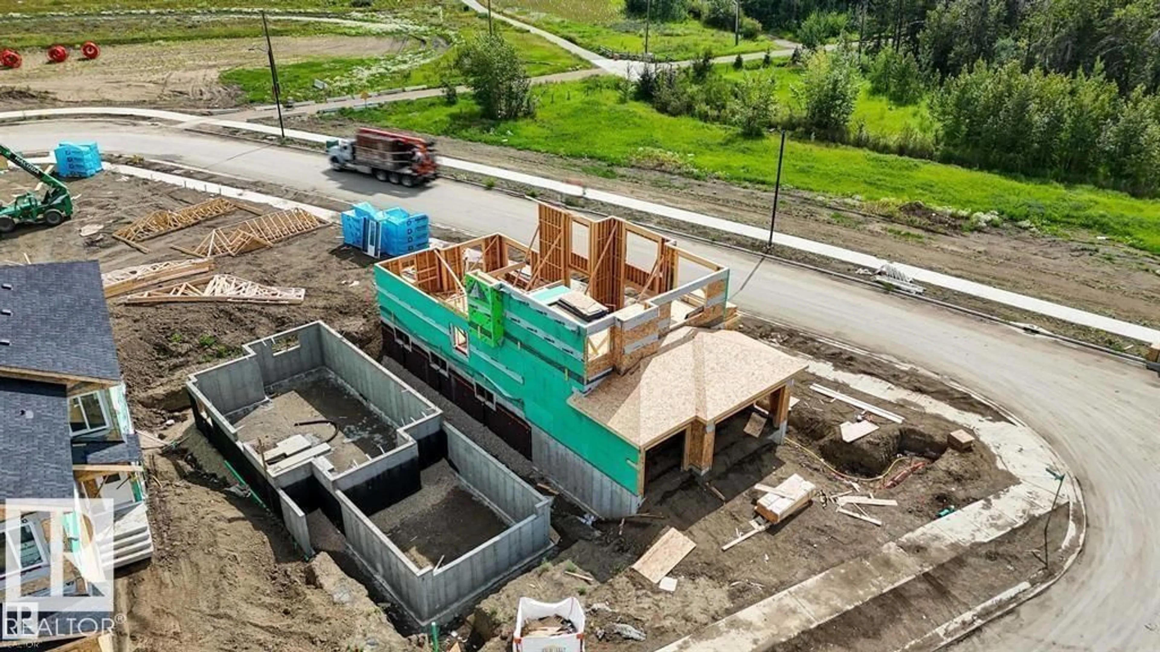 A pic from outside/outdoor area/front of a property/back of a property/a pic from drone, building for 27 REDPOLL WD, St. Albert Alberta T8N8C7