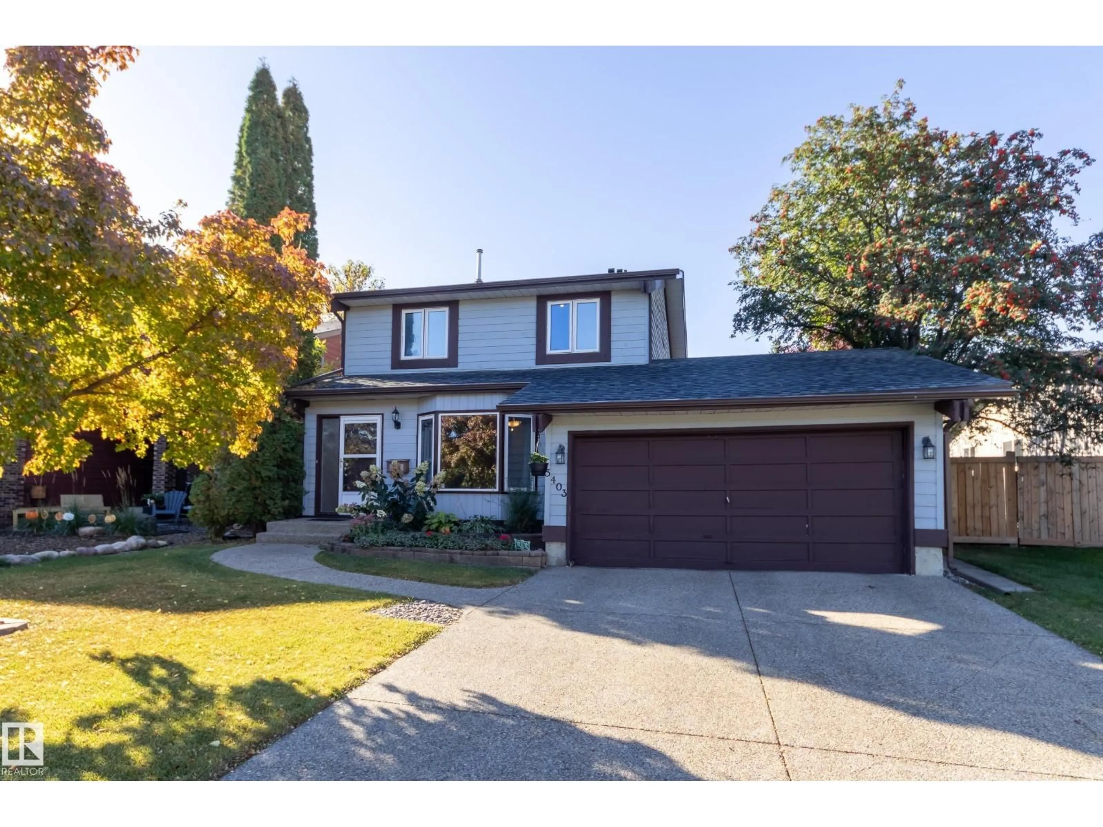 Home with vinyl exterior material, street for 5403 39A AV, Edmonton Alberta T6L2E3
