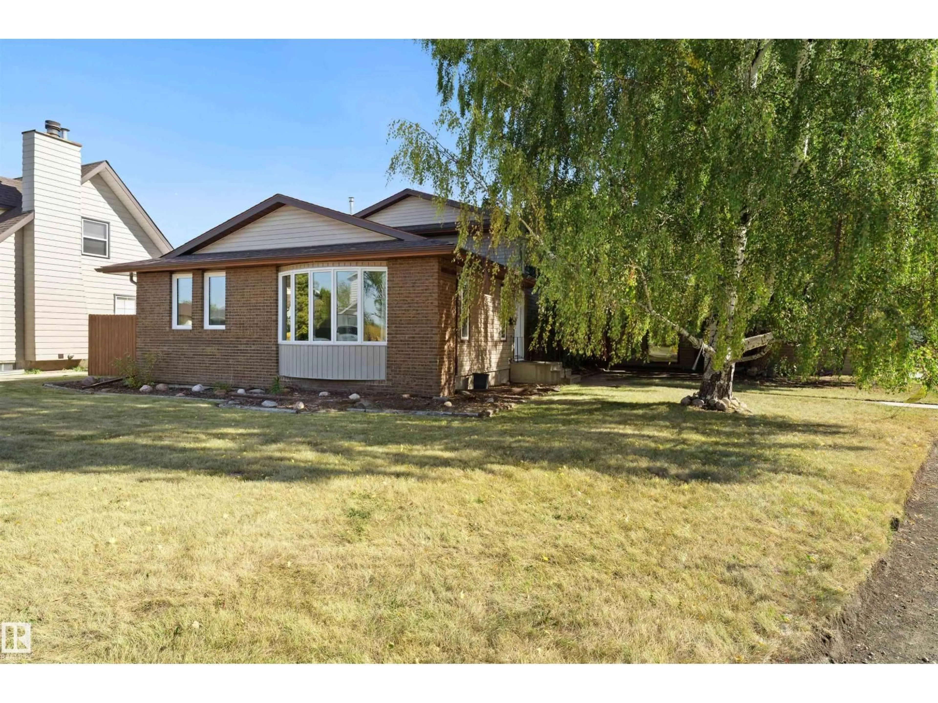 A pic from outside/outdoor area/front of a property/back of a property/a pic from drone, street for 363 HUFFMAN CR, Edmonton Alberta T5A4C9