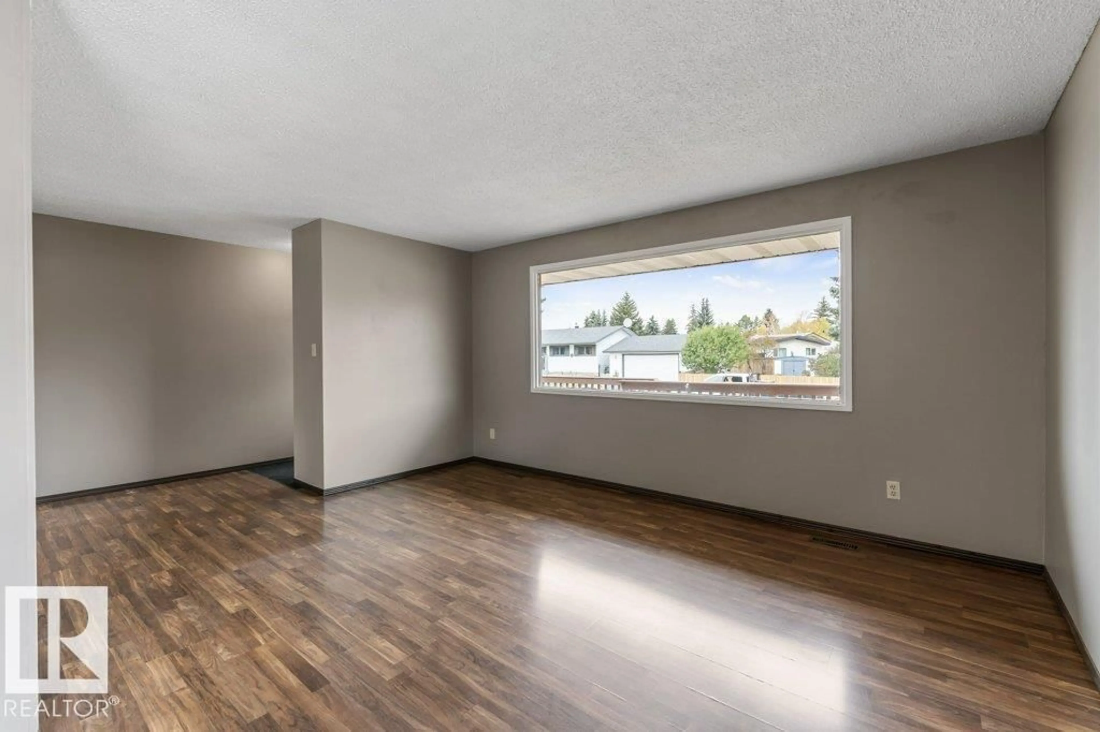 A pic of a room for 184 HOMESTEAD CR, Edmonton Alberta T5A2Y4