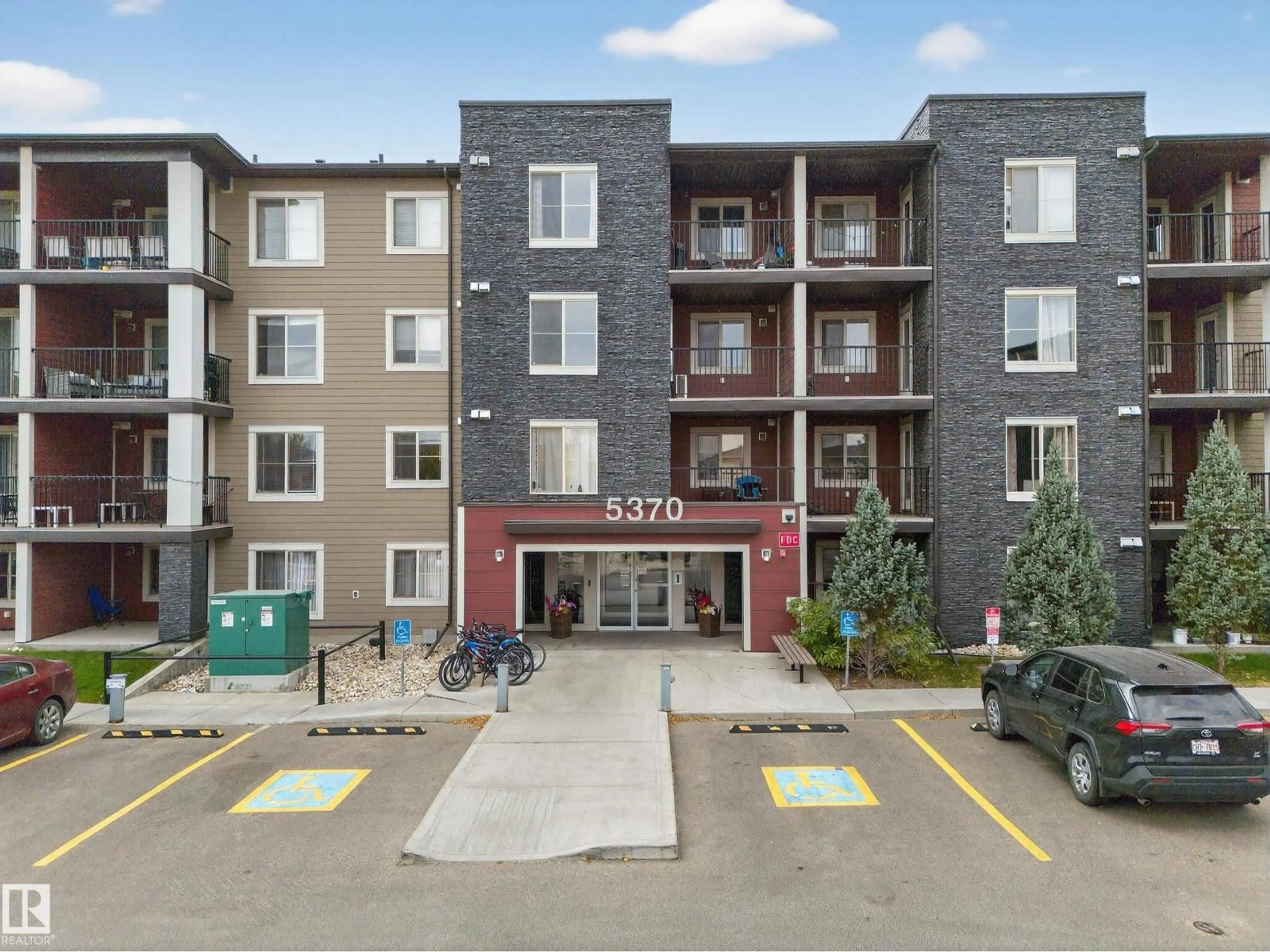 Patio, building for 101 - 101 CHAPPELLE RD, Edmonton Alberta T6W1A7