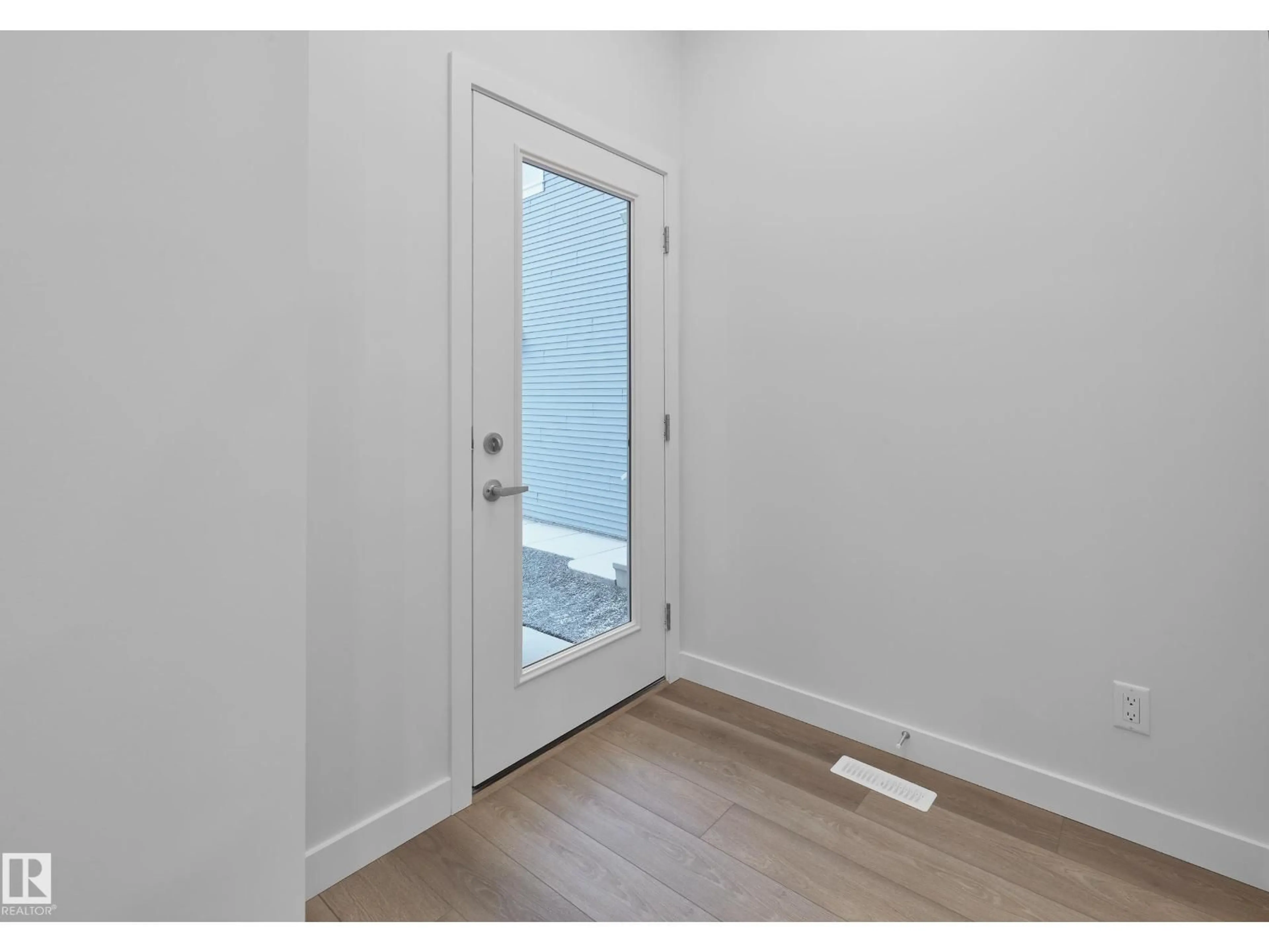 Indoor entryway for 9088 ELVES LO, Edmonton Alberta T6M3G4