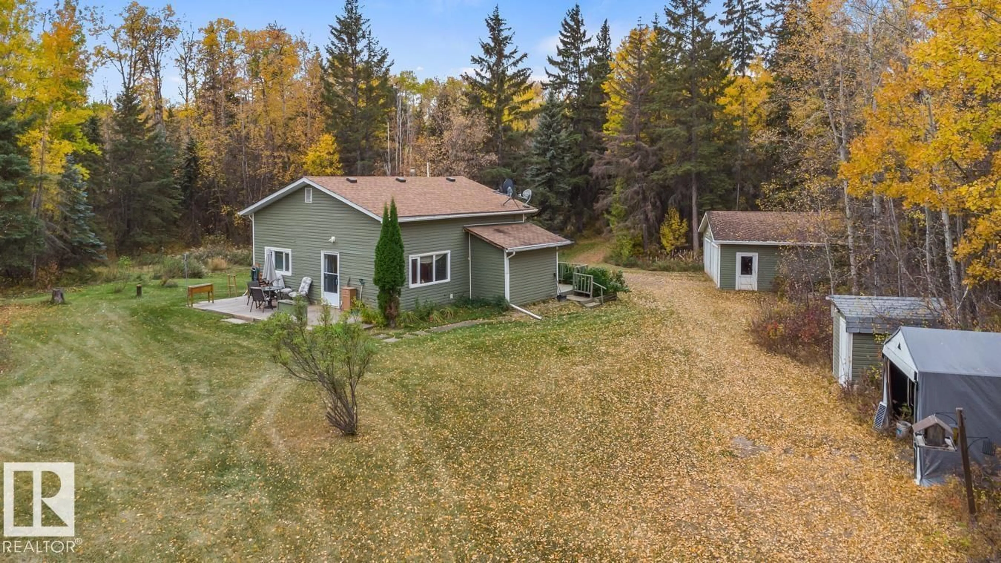 A pic from outside/outdoor area/front of a property/back of a property/a pic from drone, unknown for 61 21060 TWP ROAD 540, Rural Strathcona County Alberta T8G1A5