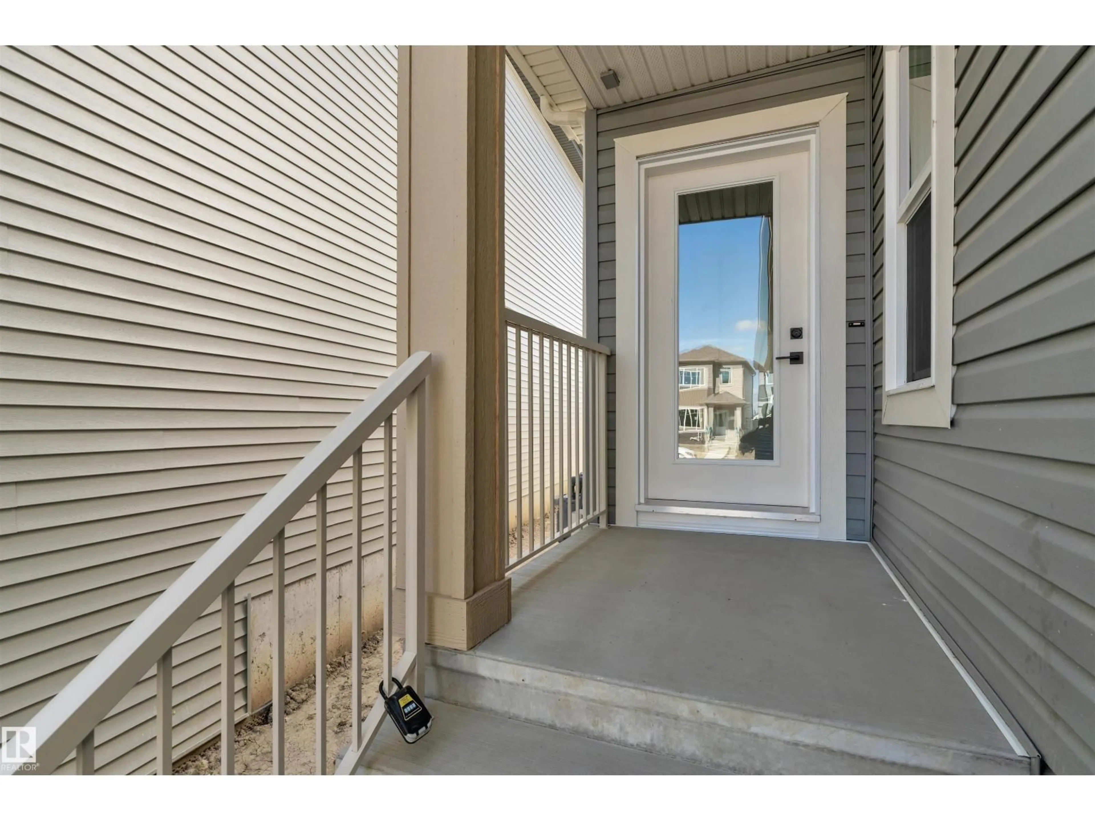 Indoor entryway for 266 MUNN WY, Leduc Alberta T9E1V2