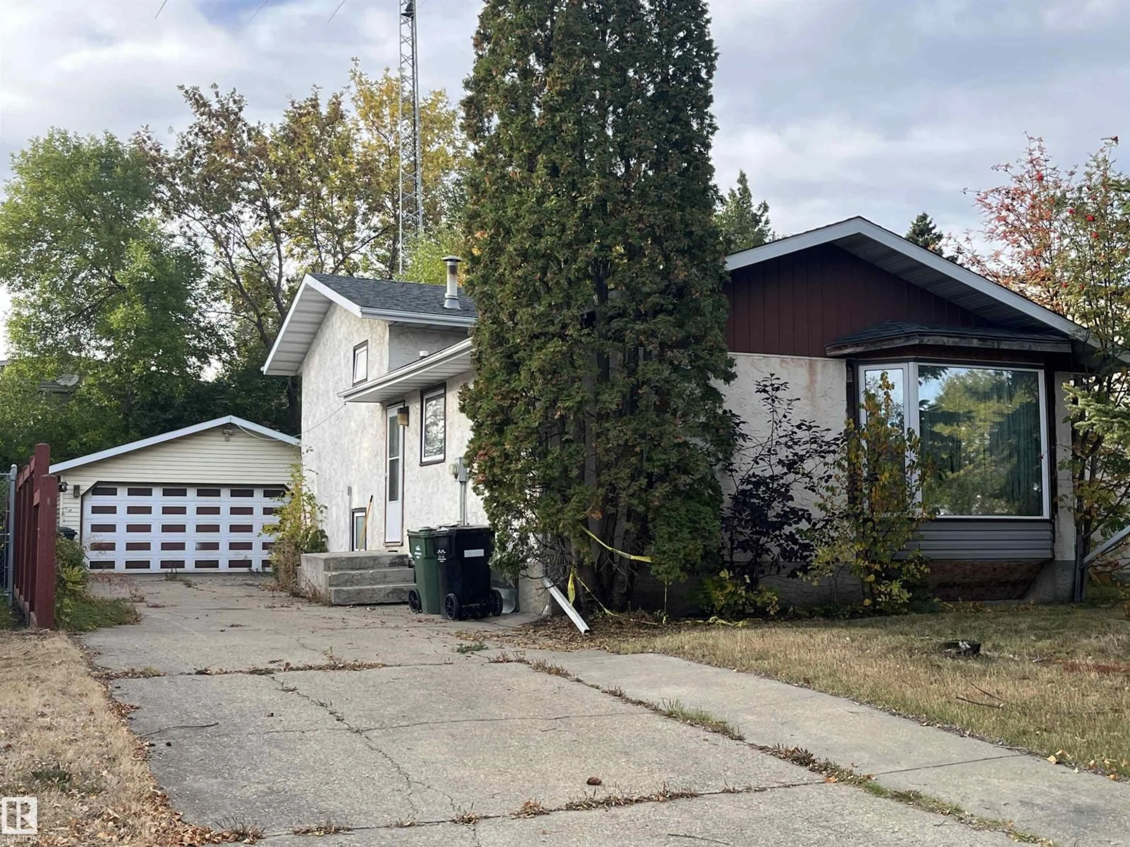 Home with vinyl exterior material, street for 5309 55 AV, Leduc Alberta T9E5N8