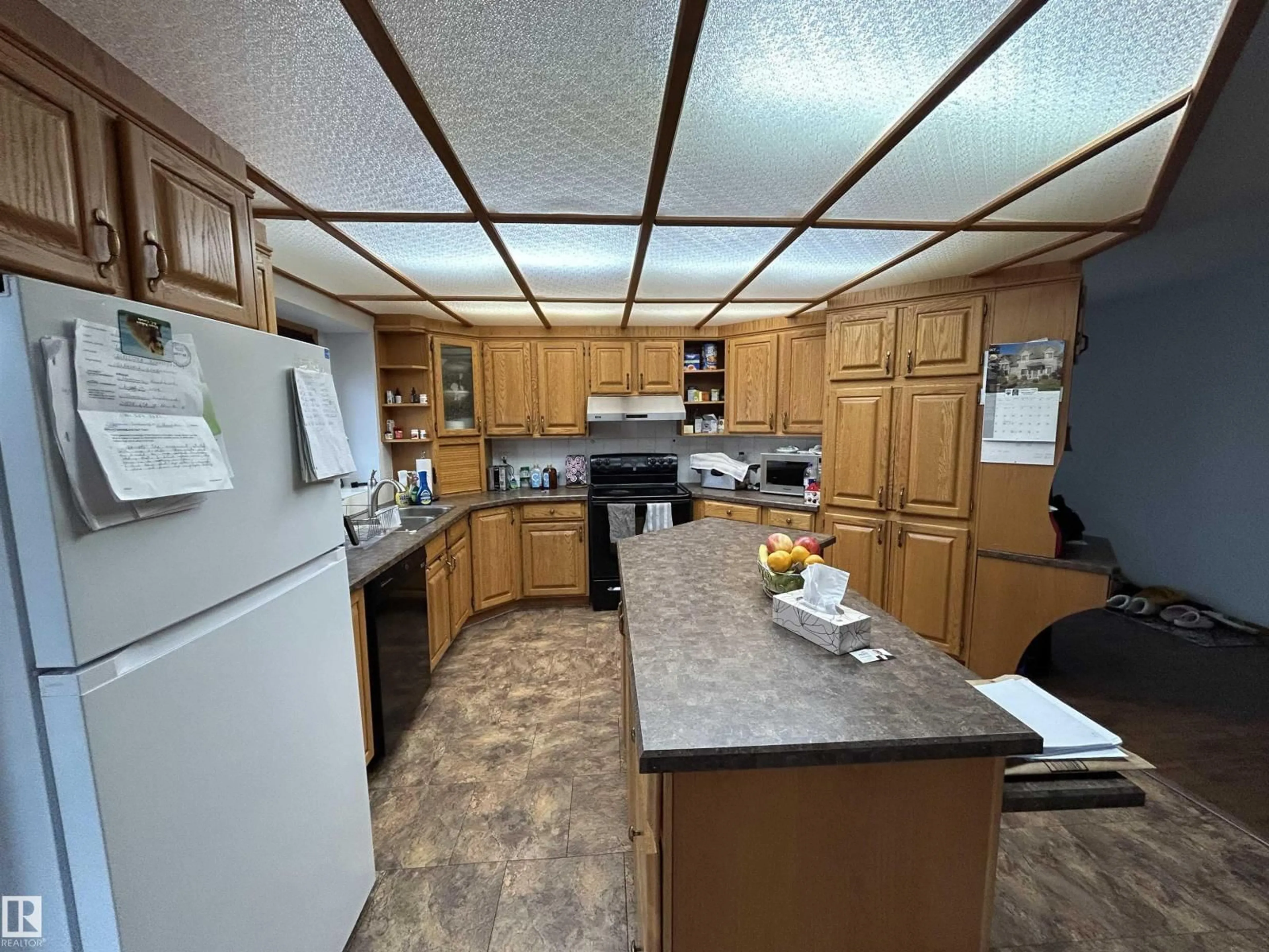 Standard kitchen, unknown for 15411 67A ST, Edmonton Alberta T5Z2W8