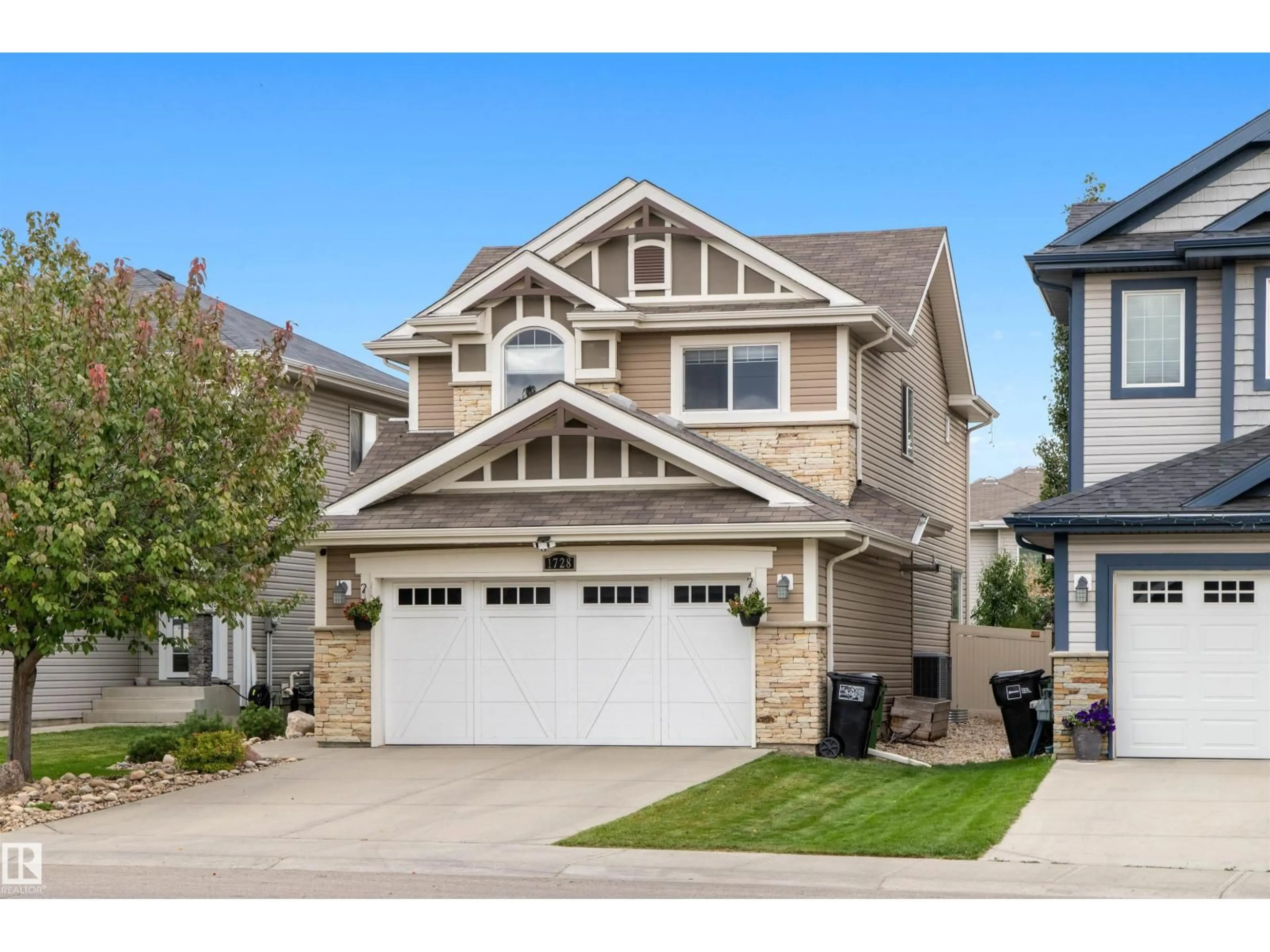 Home with vinyl exterior material, street for NW NW - 1728 HAMMOND CR, Edmonton Alberta T6M0N1