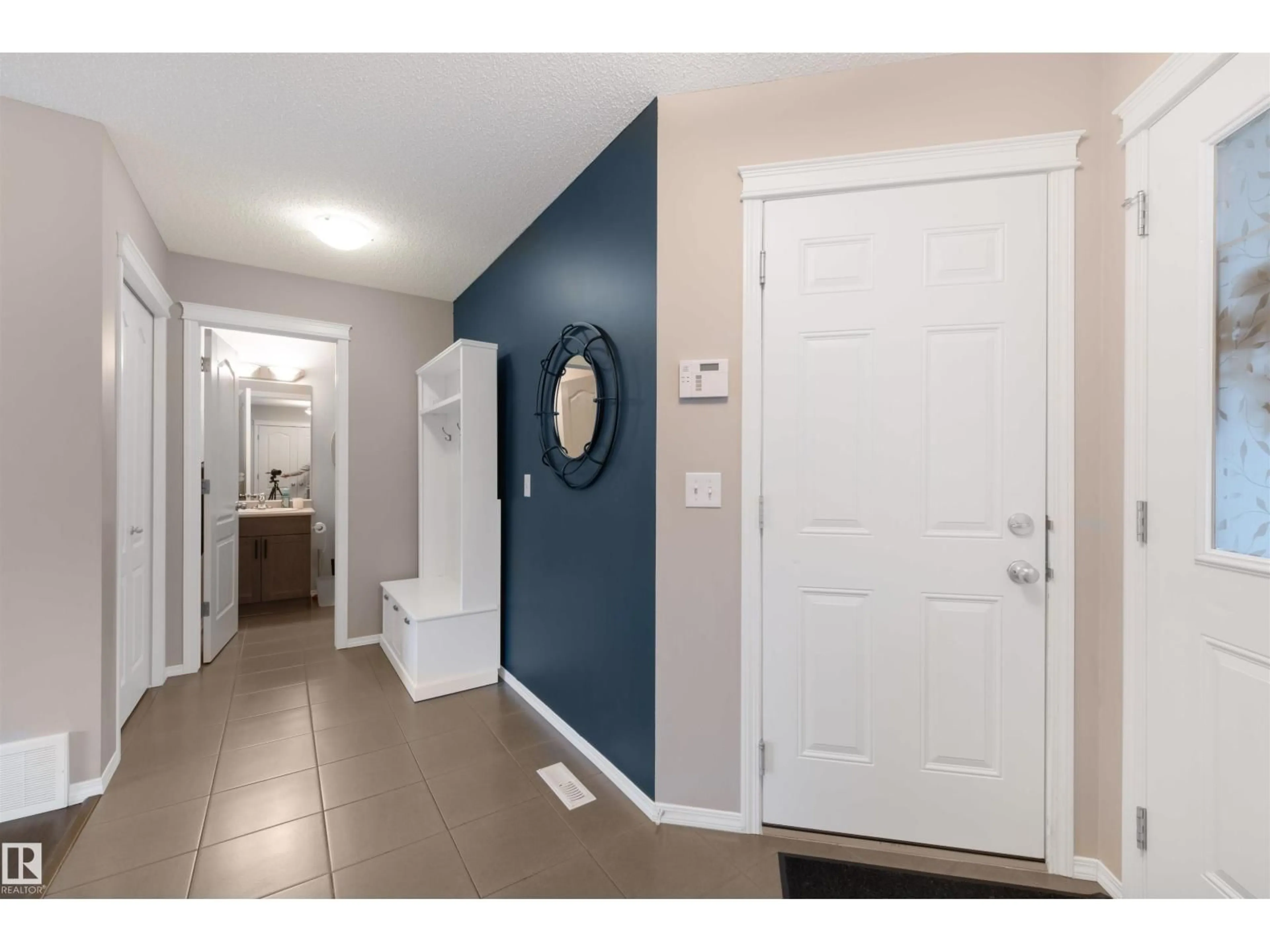 Indoor entryway for NW NW - 1728 HAMMOND CR, Edmonton Alberta T6M0N1