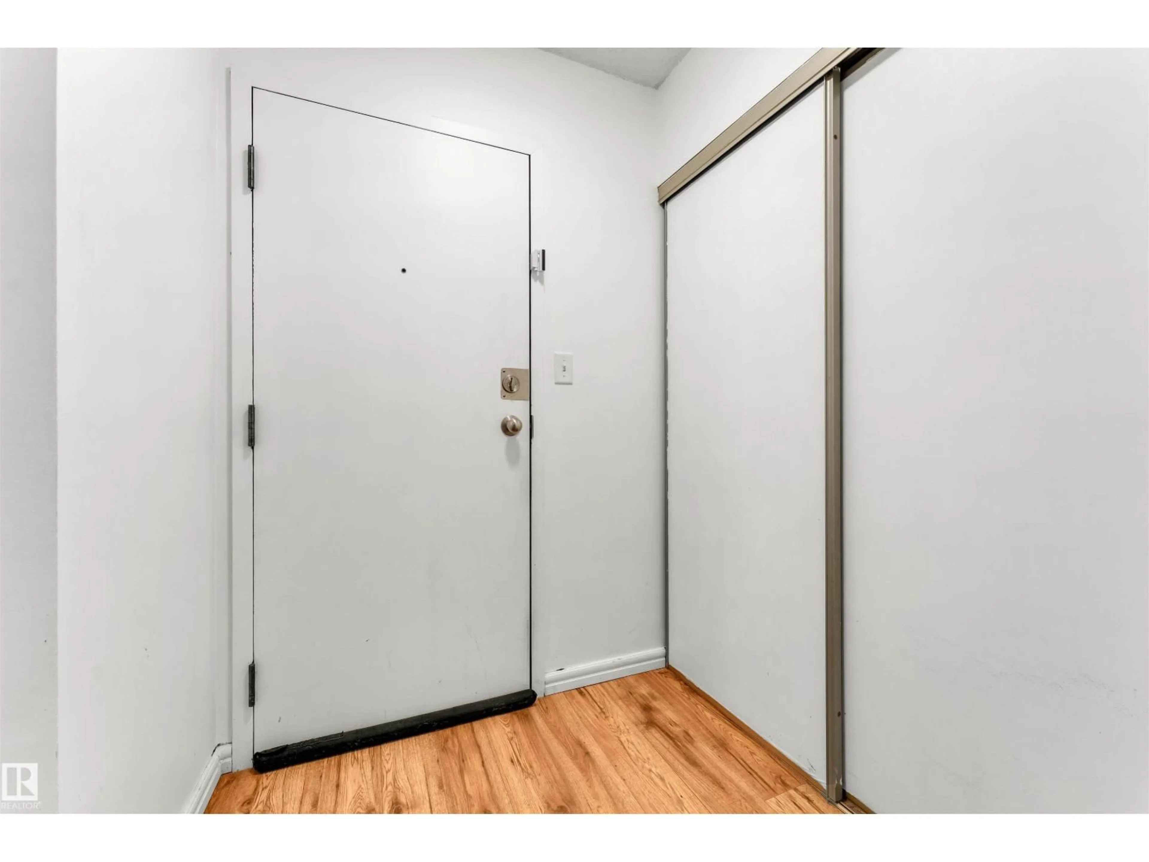 Indoor entryway for #403 - 1620 48 ST, Edmonton Alberta T6L5P1