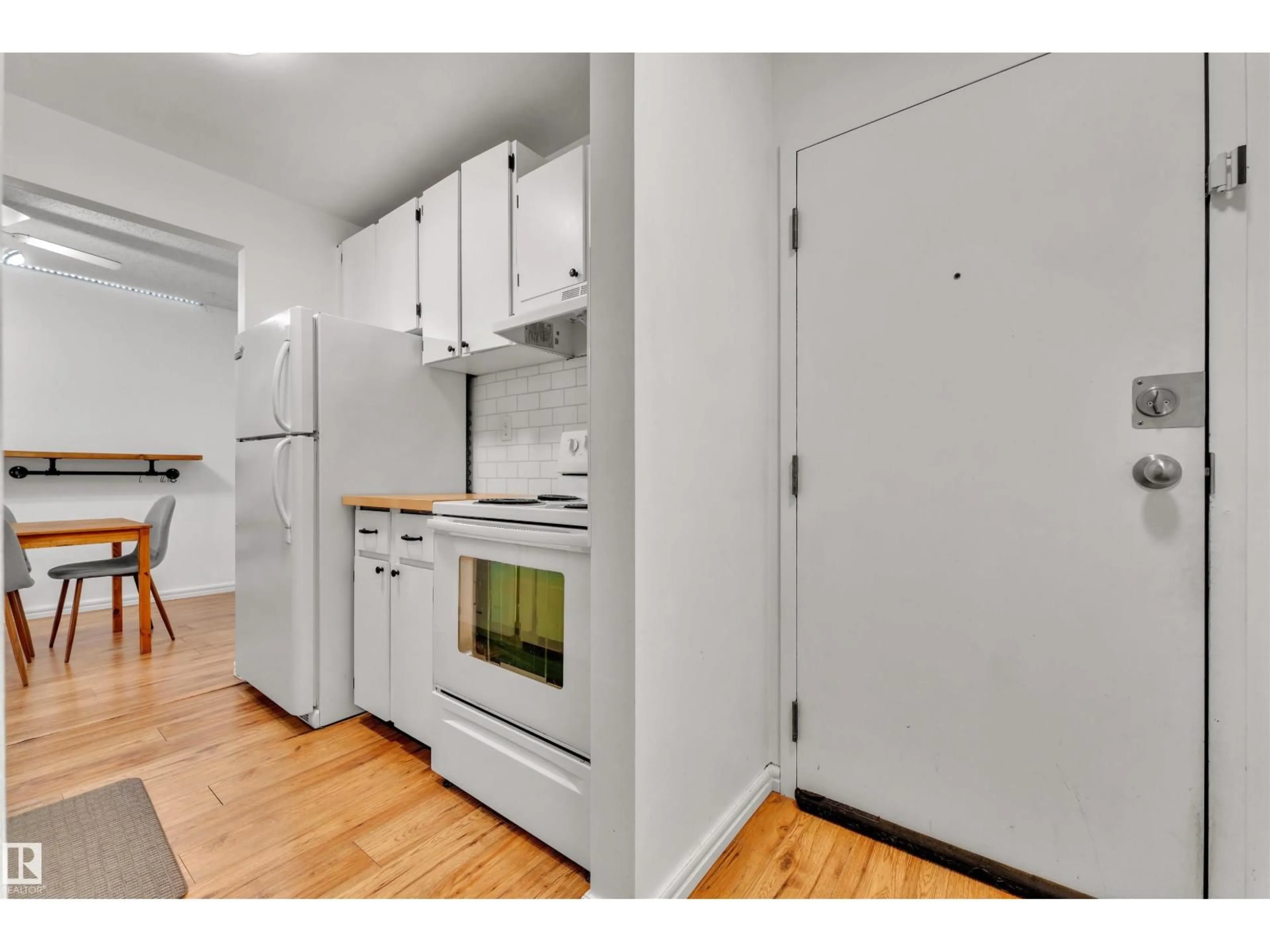 Standard kitchen, wood/laminate floor for #403 - 1620 48 ST, Edmonton Alberta T6L5P1