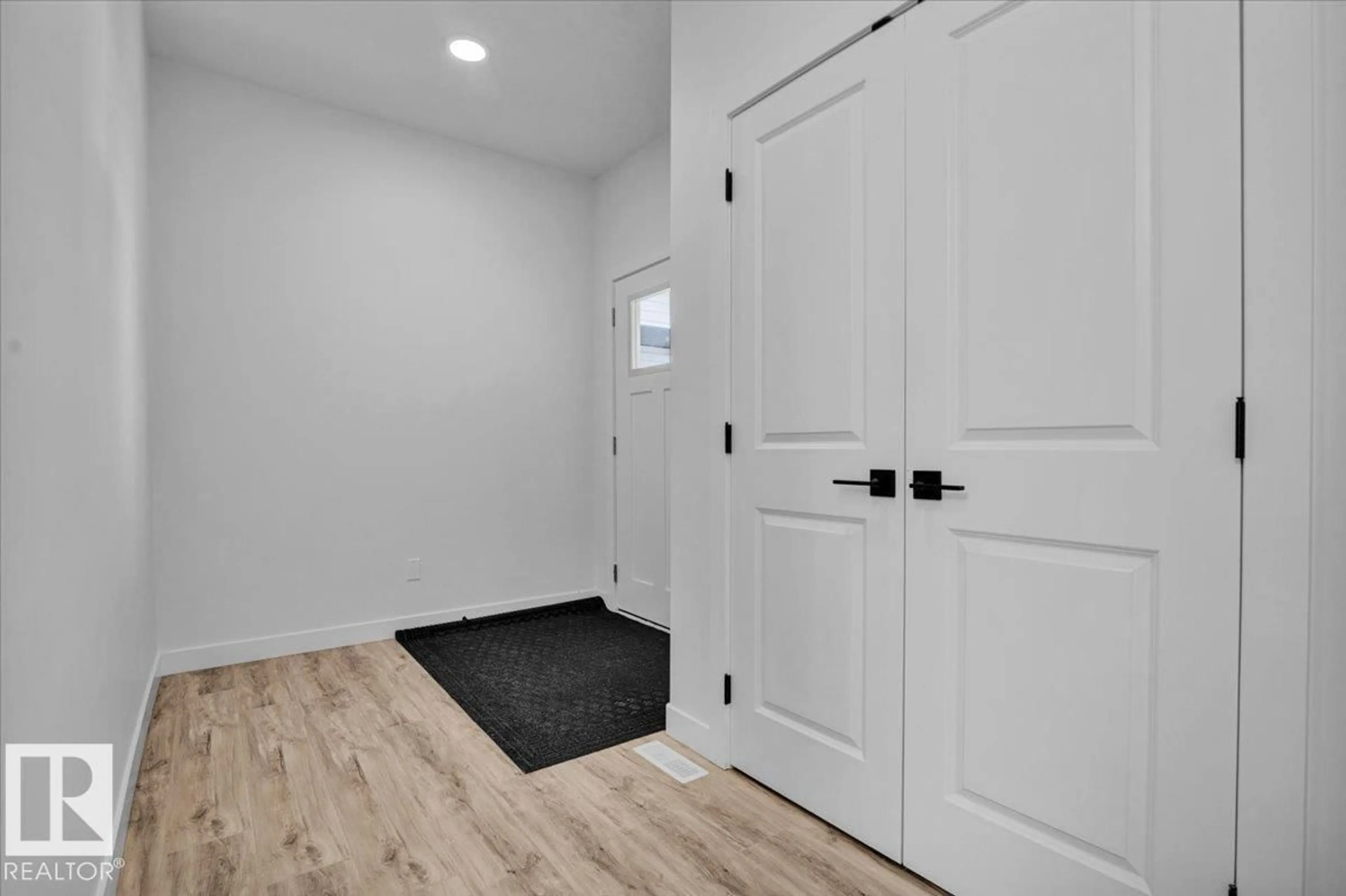 Indoor entryway for SW - 9537 CARSON BEND BN, Edmonton Alberta T6W5H6